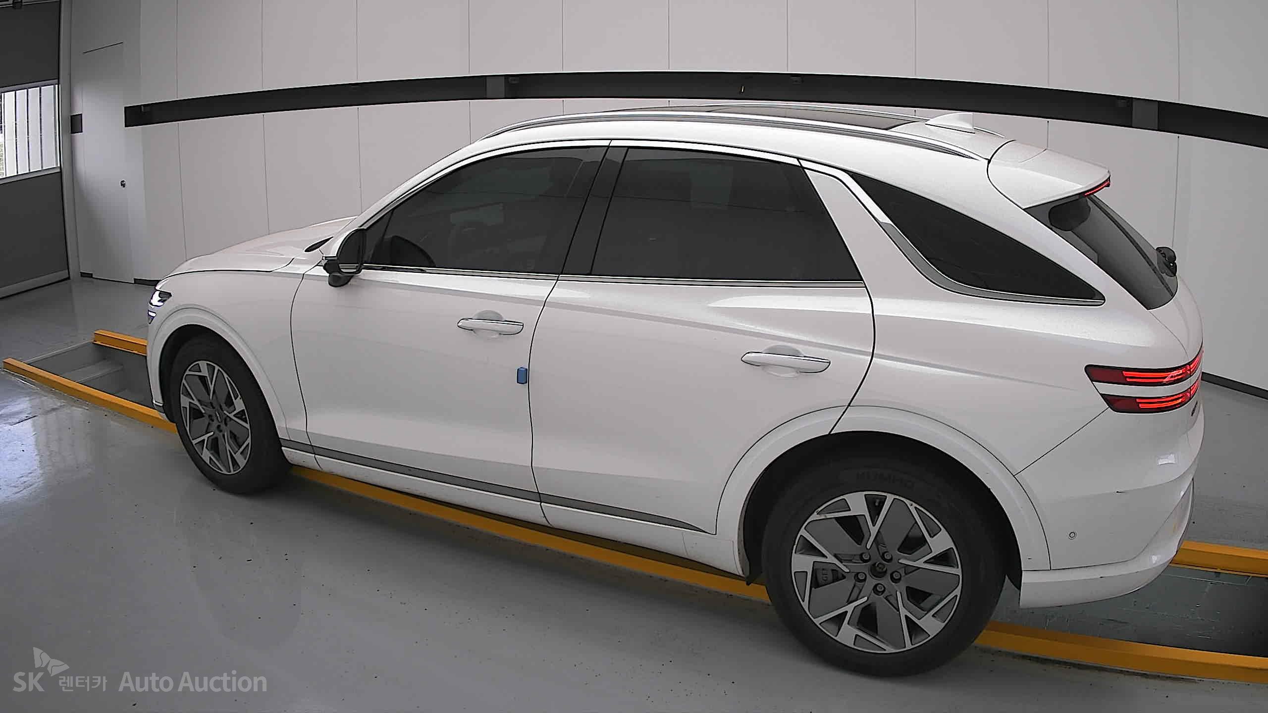2022 - genesis egv70