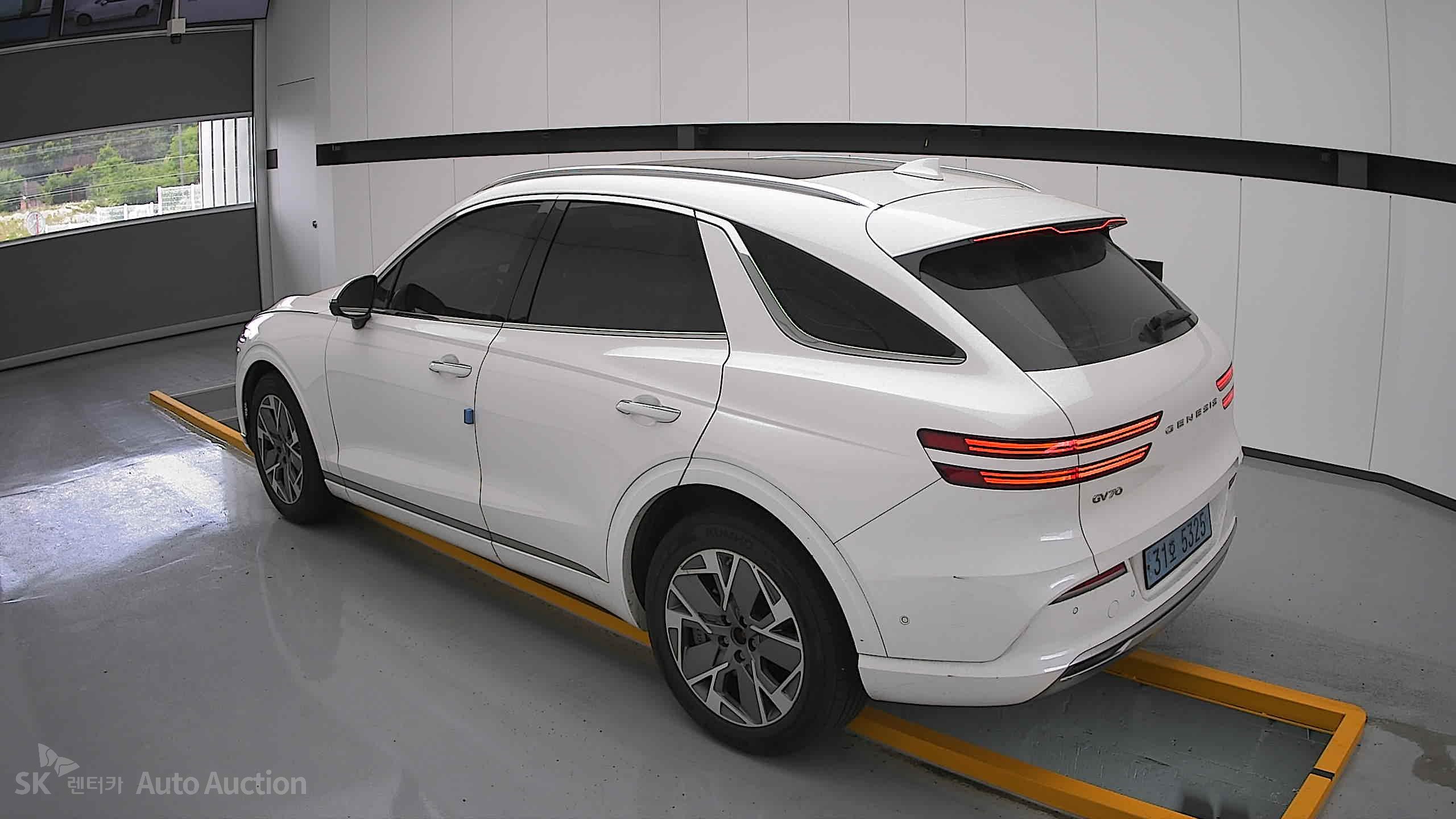 2022 - genesis egv70