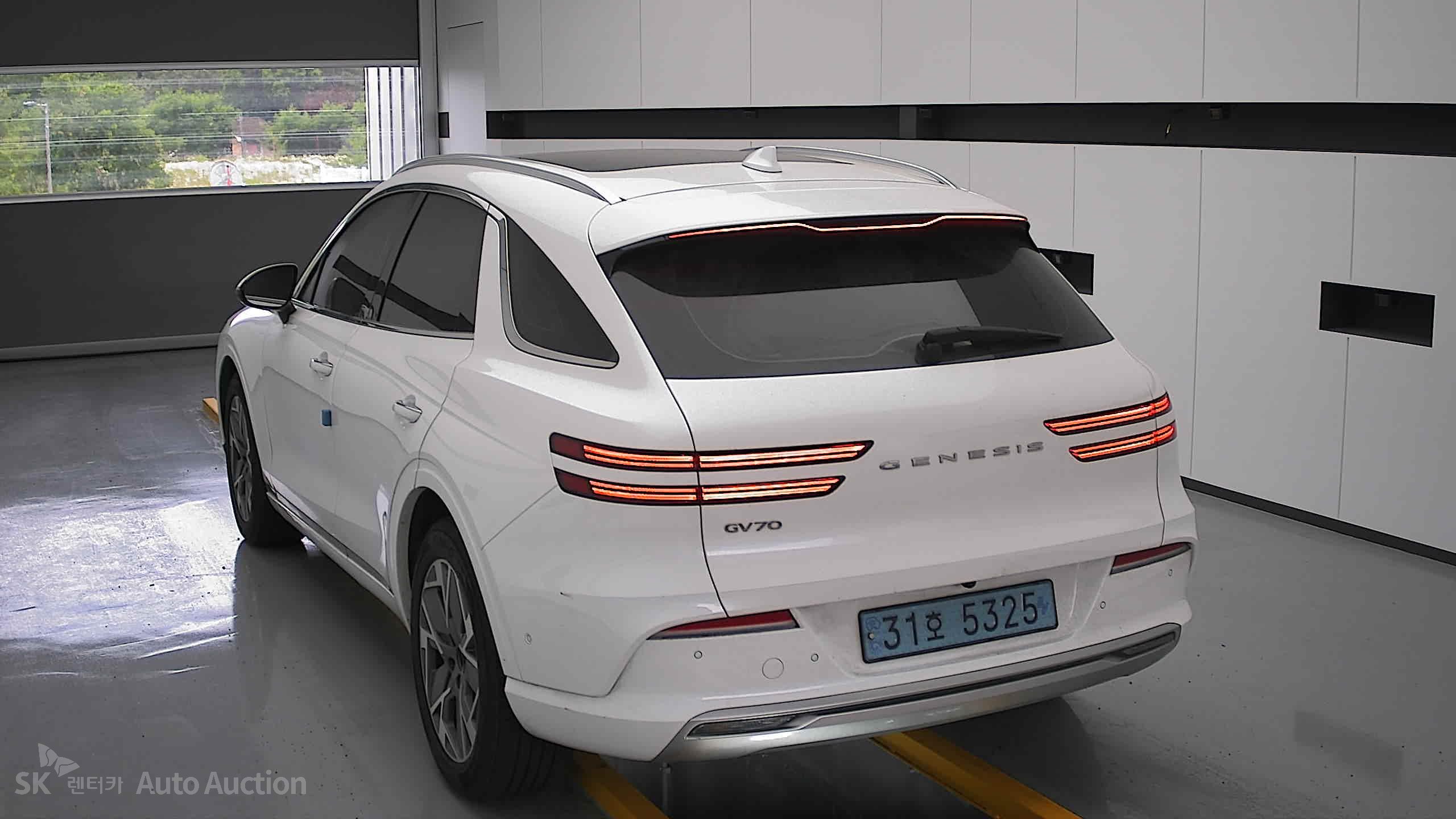 2022 - genesis egv70