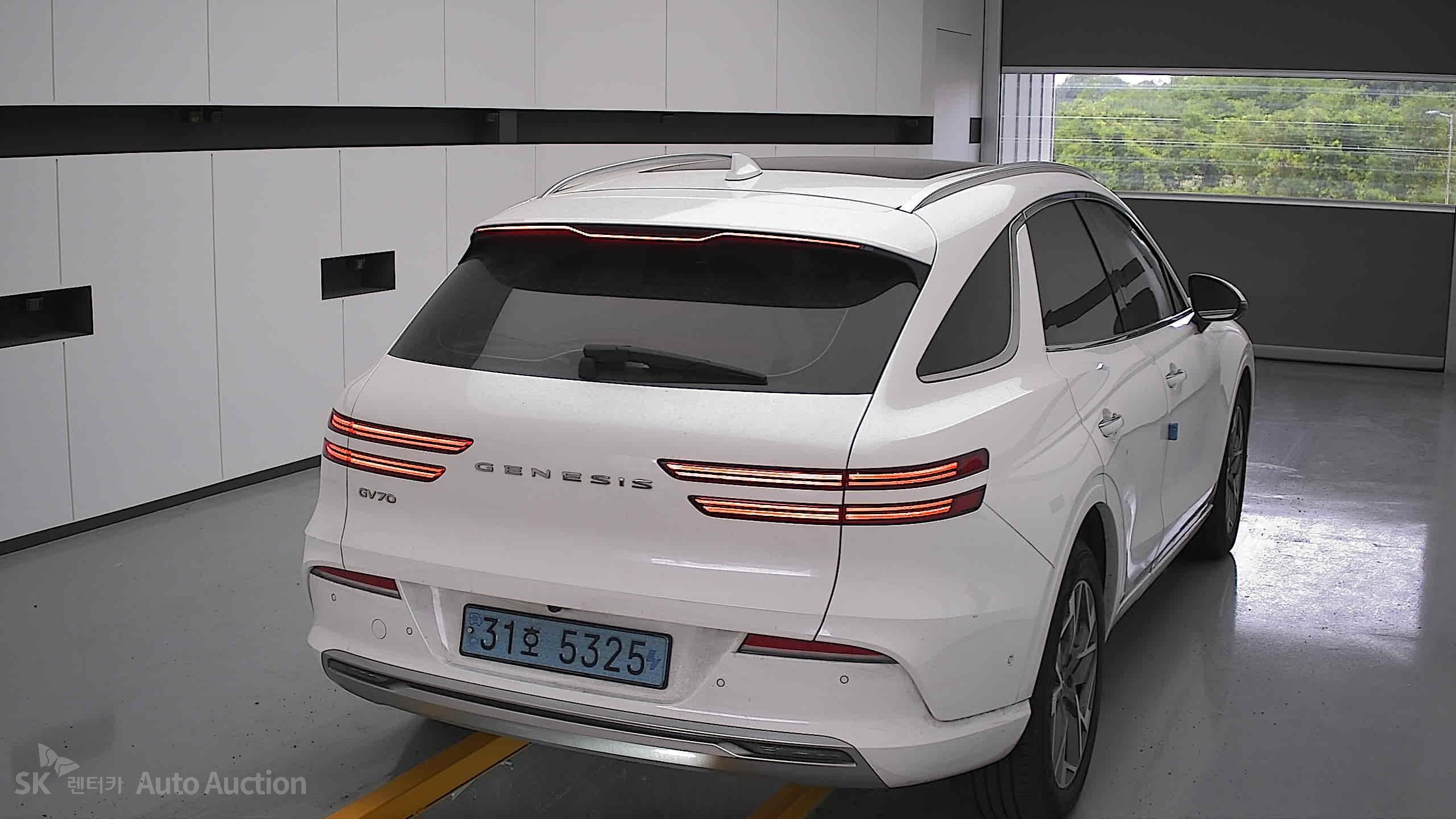 2022 - genesis egv70