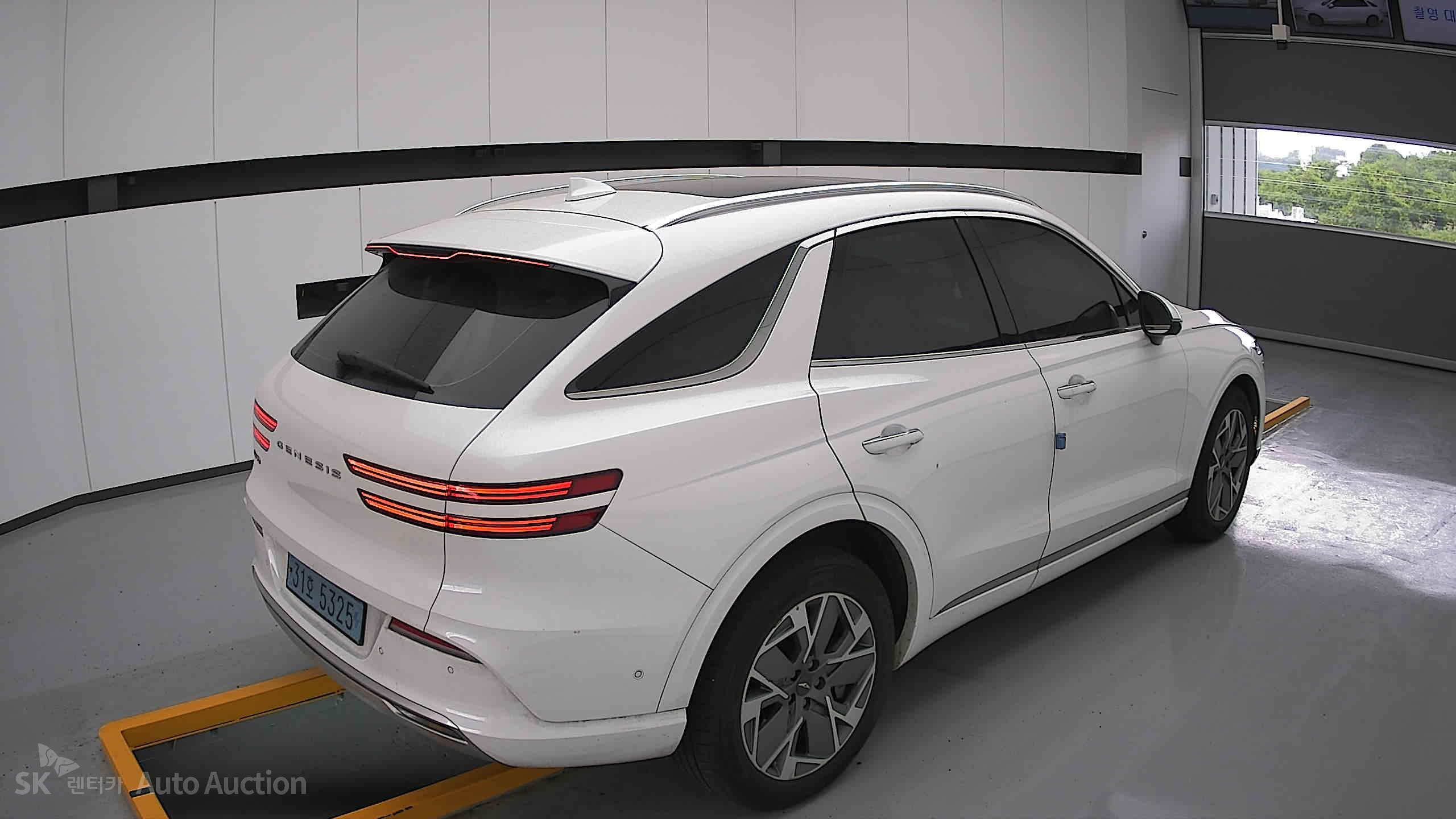 2022 - genesis egv70
