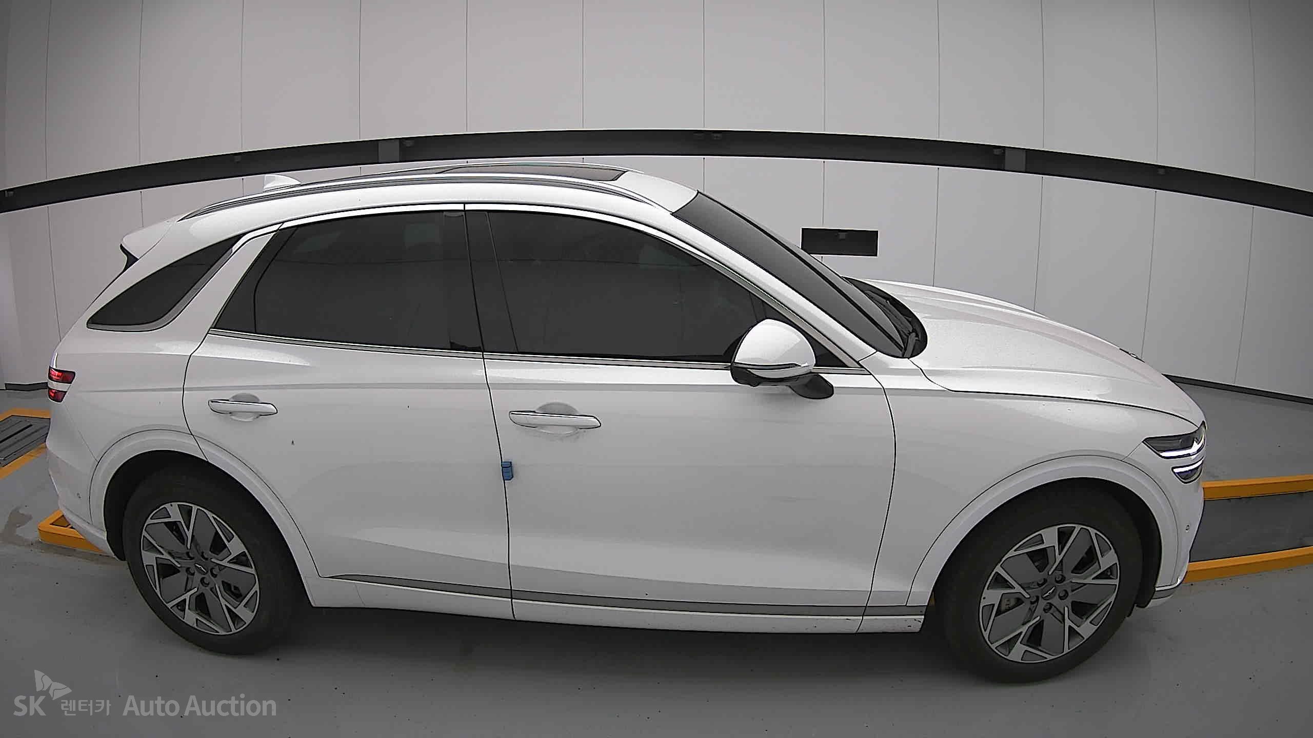 2022 - genesis egv70