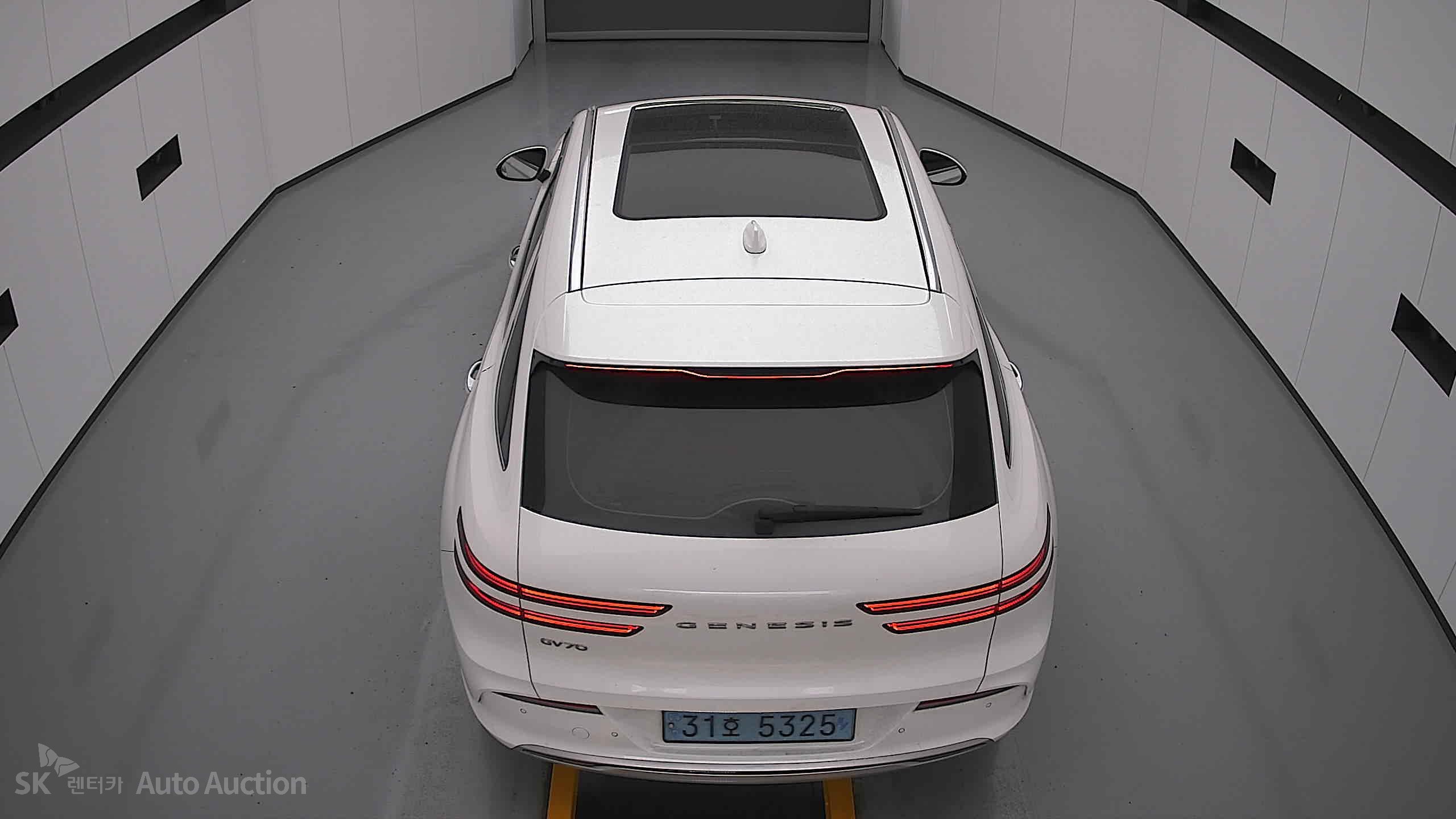 2022 - genesis egv70