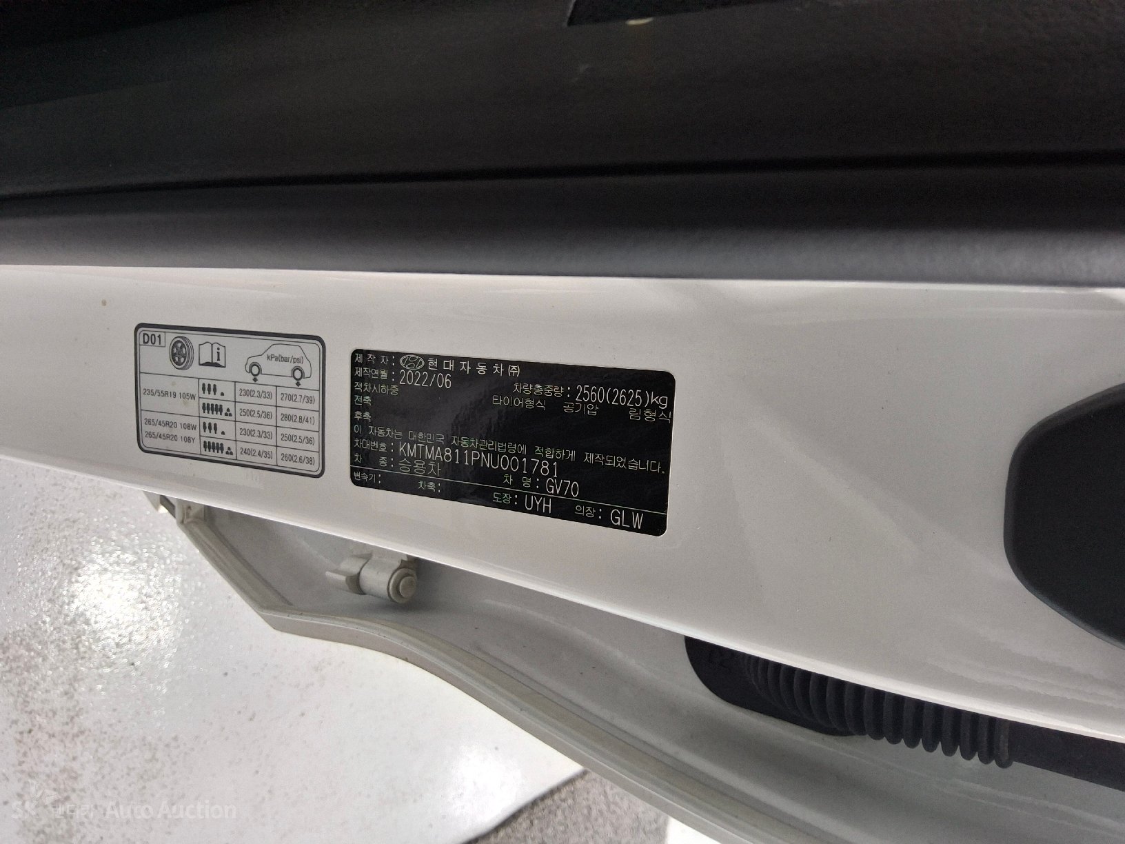 2022 - genesis egv70