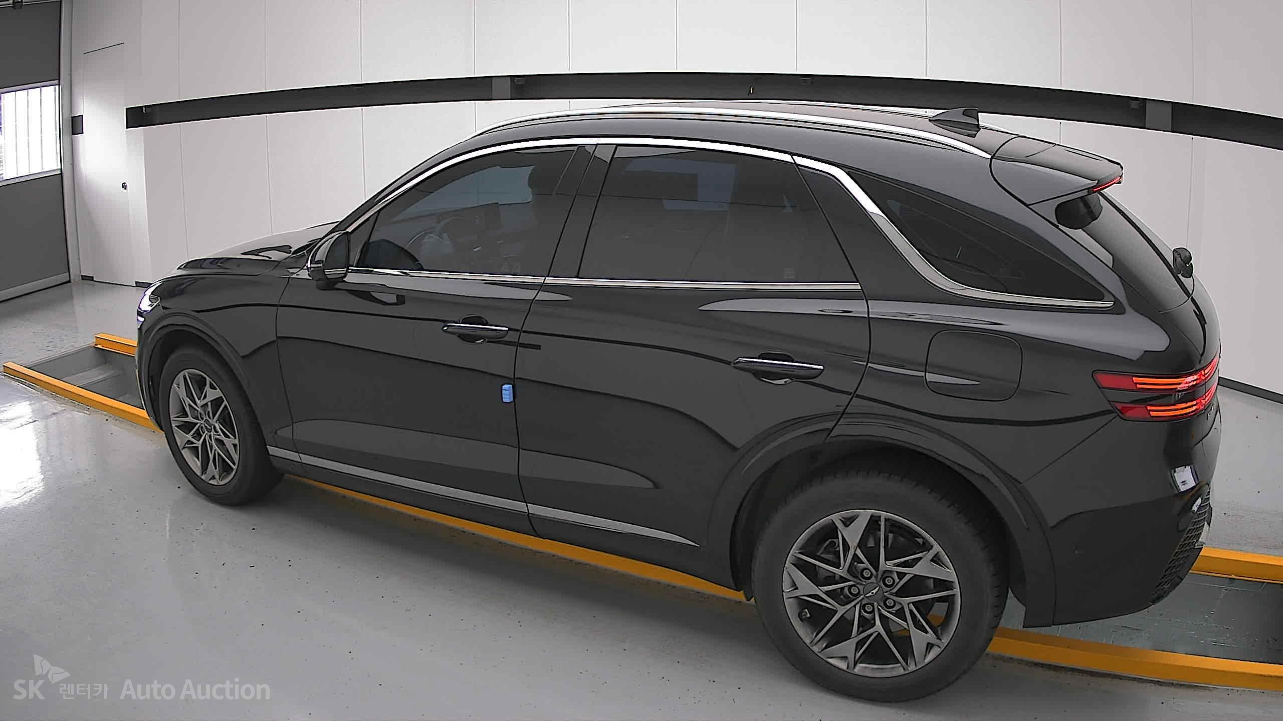 2021 - genesis gv70