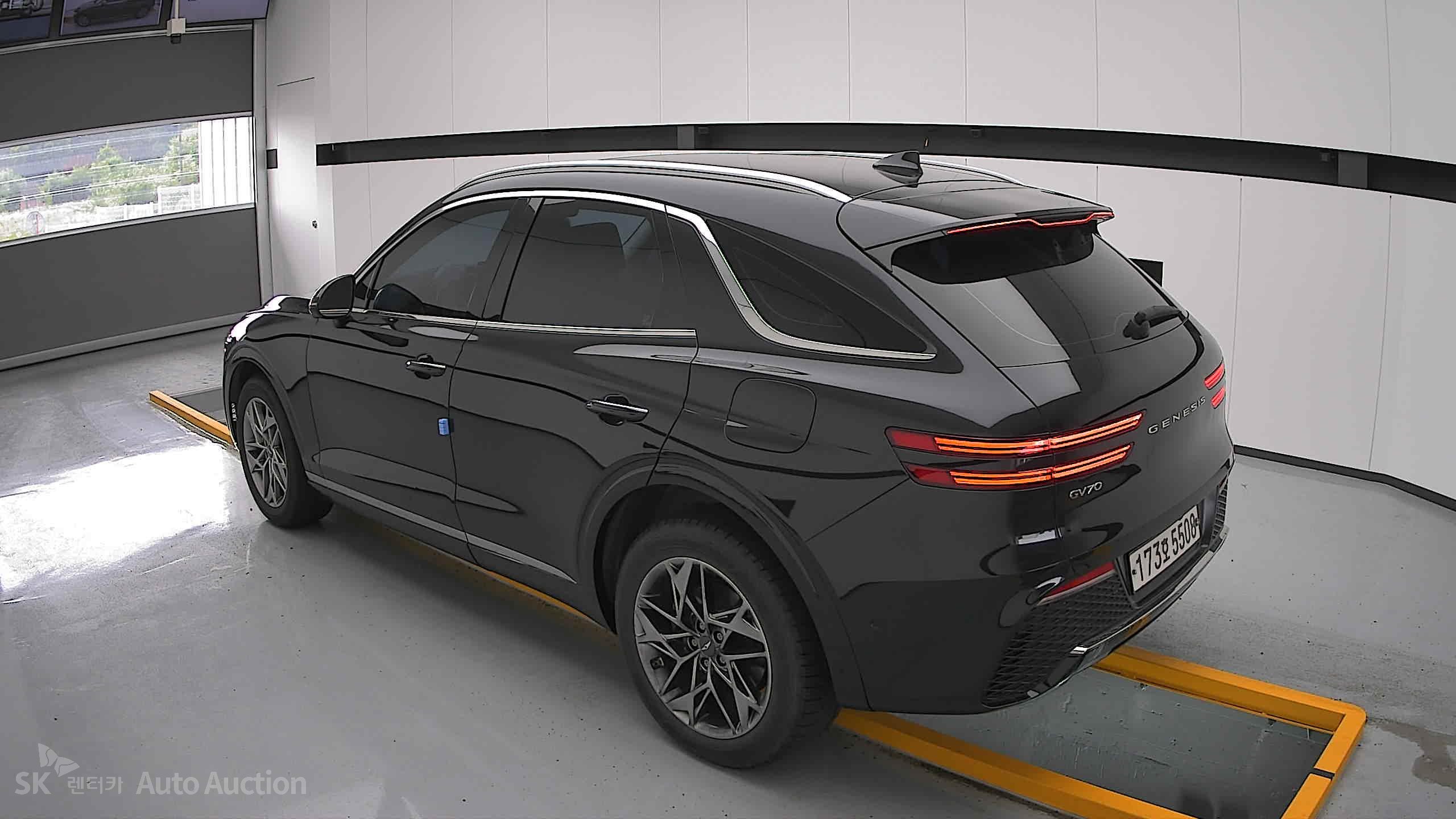 2021 - genesis gv70