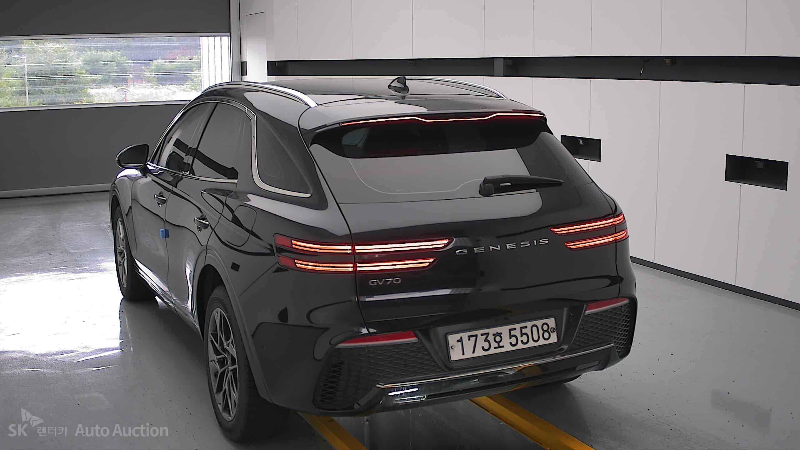 2021 - genesis gv70