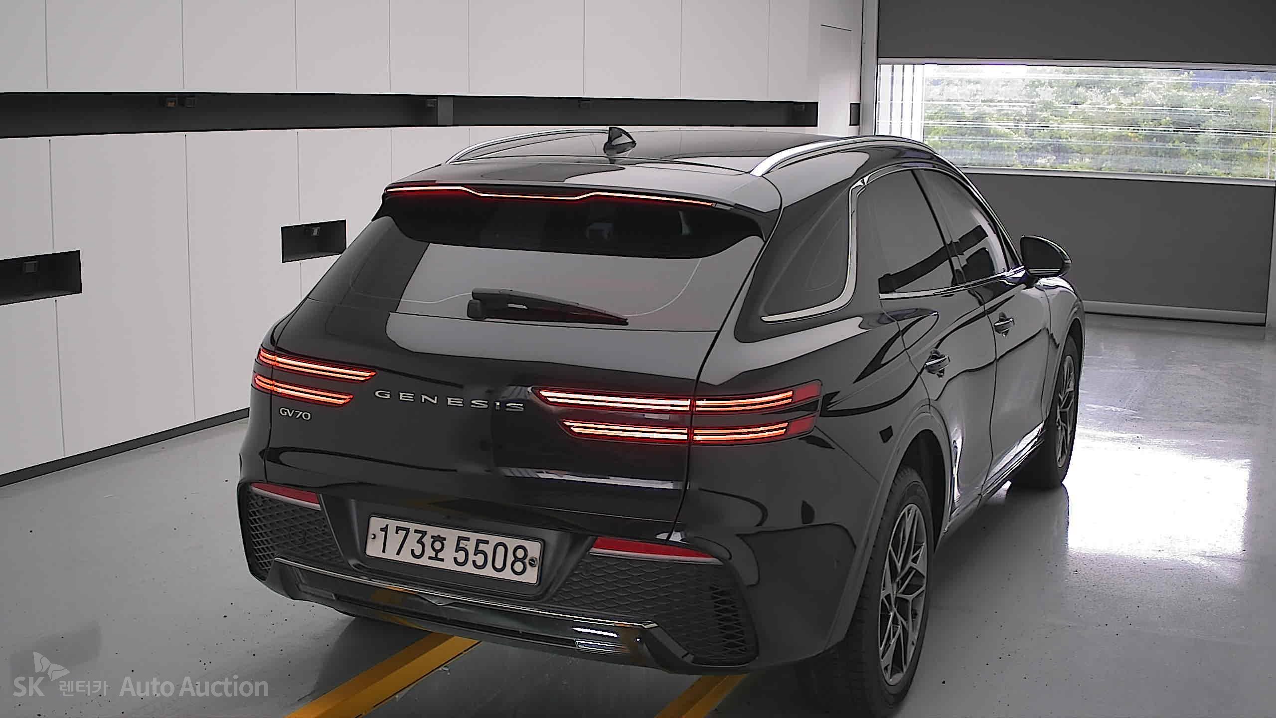 2021 - genesis gv70