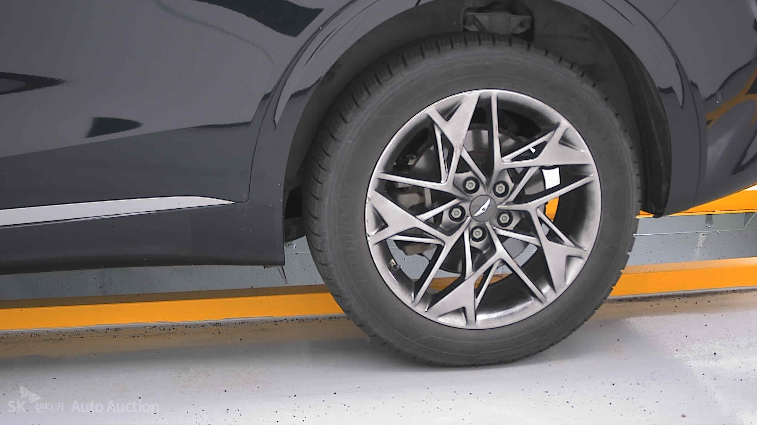 2021 - genesis gv70