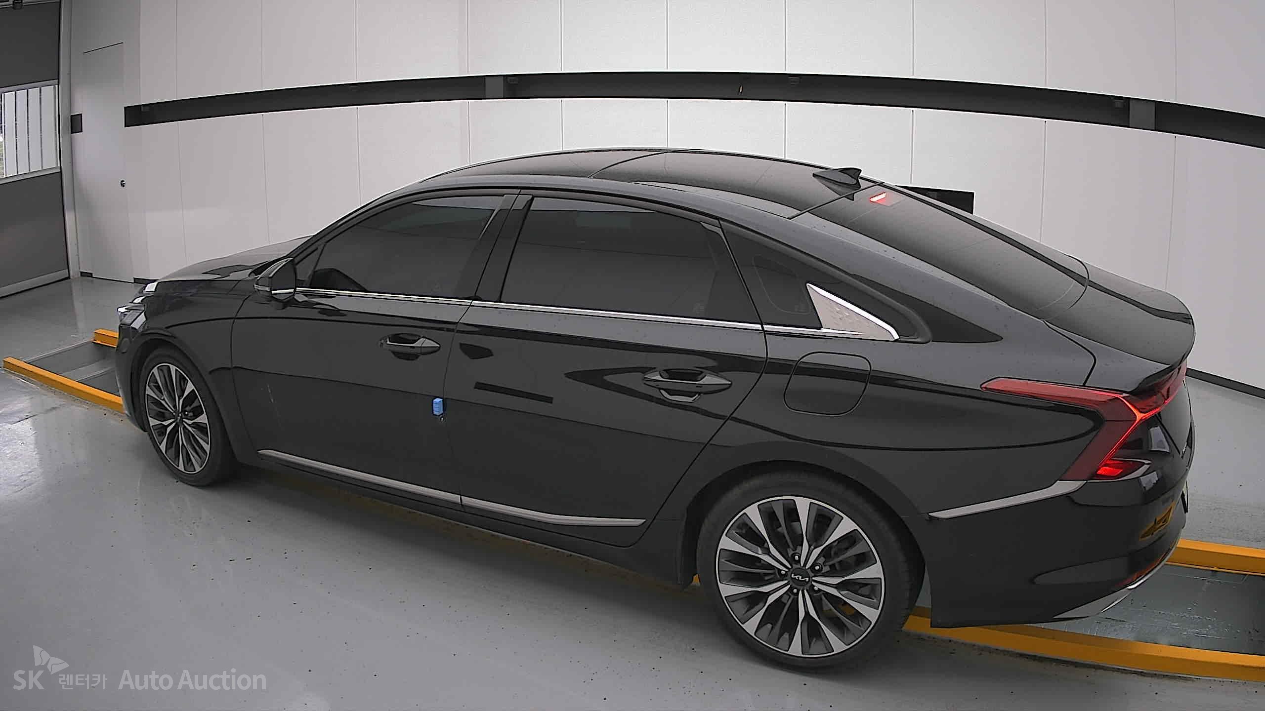 2023 - kia k8