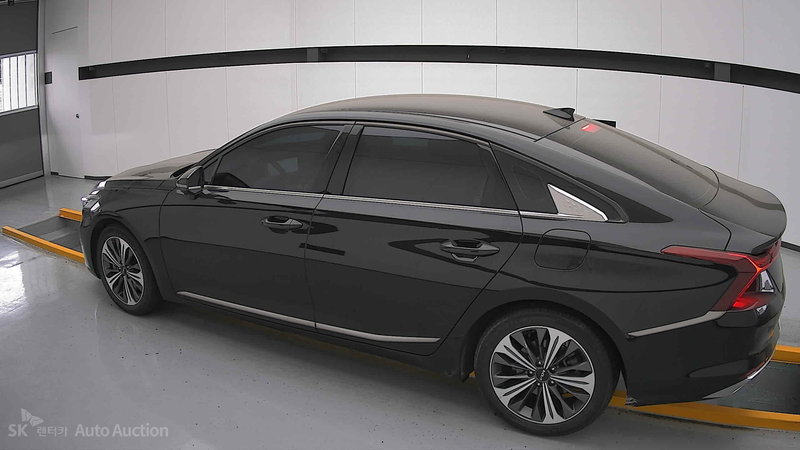 2023 - kia k8
