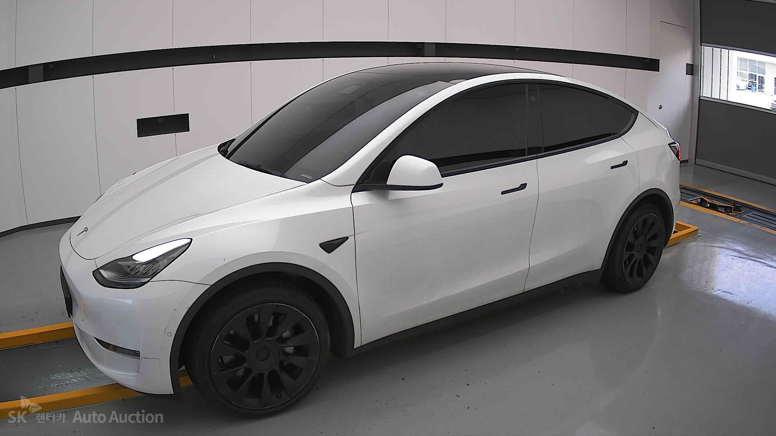 2022 - tesla model y