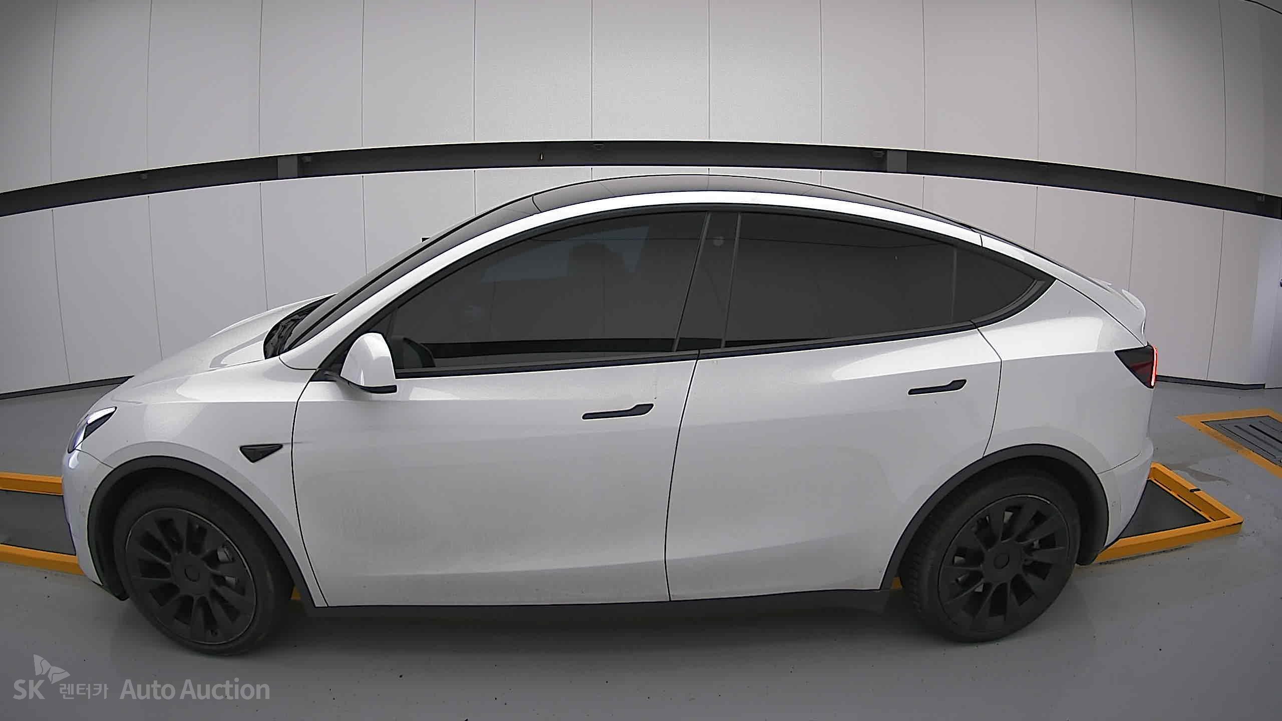 2022 - tesla model y