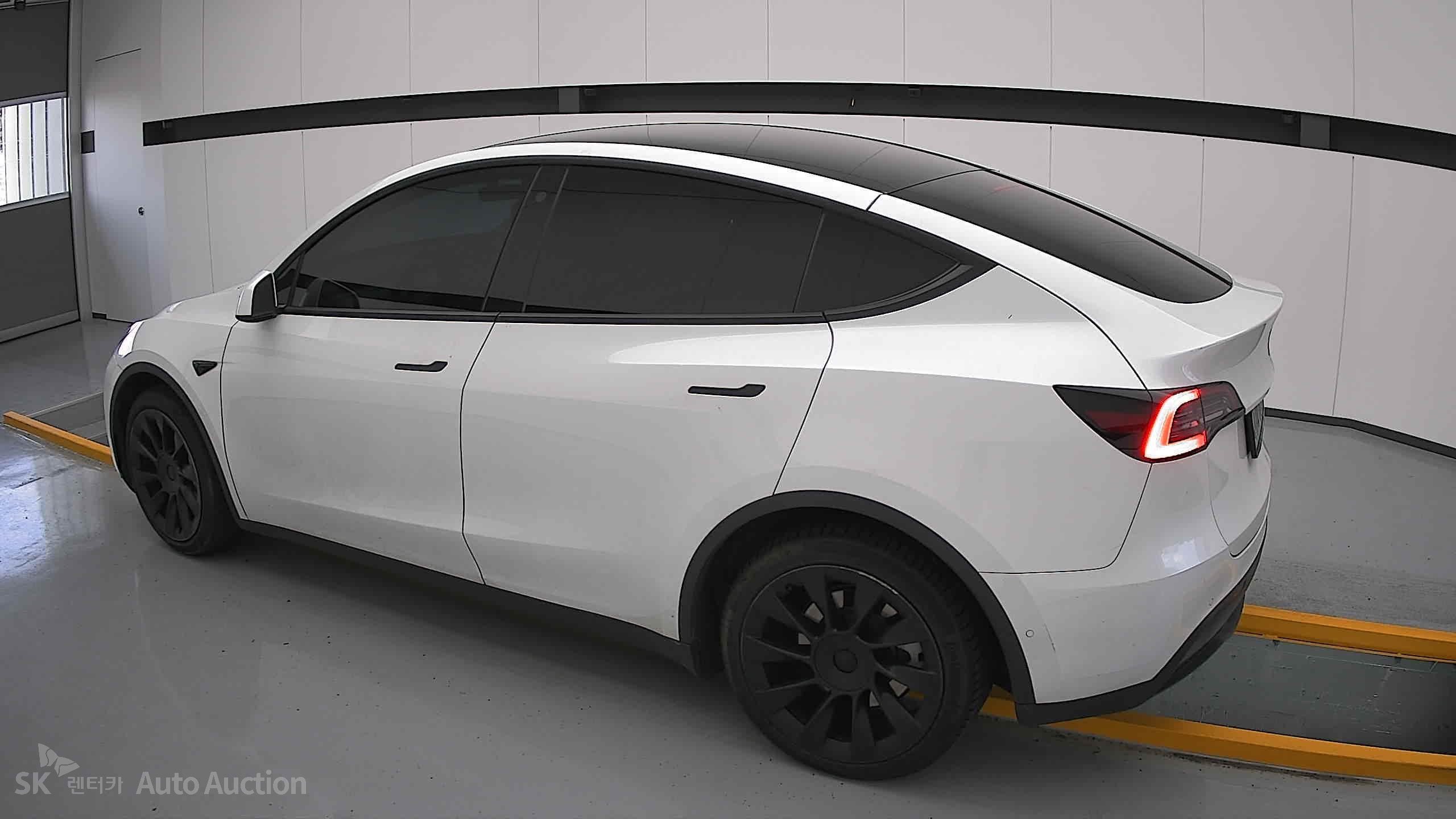 2022 - tesla model y