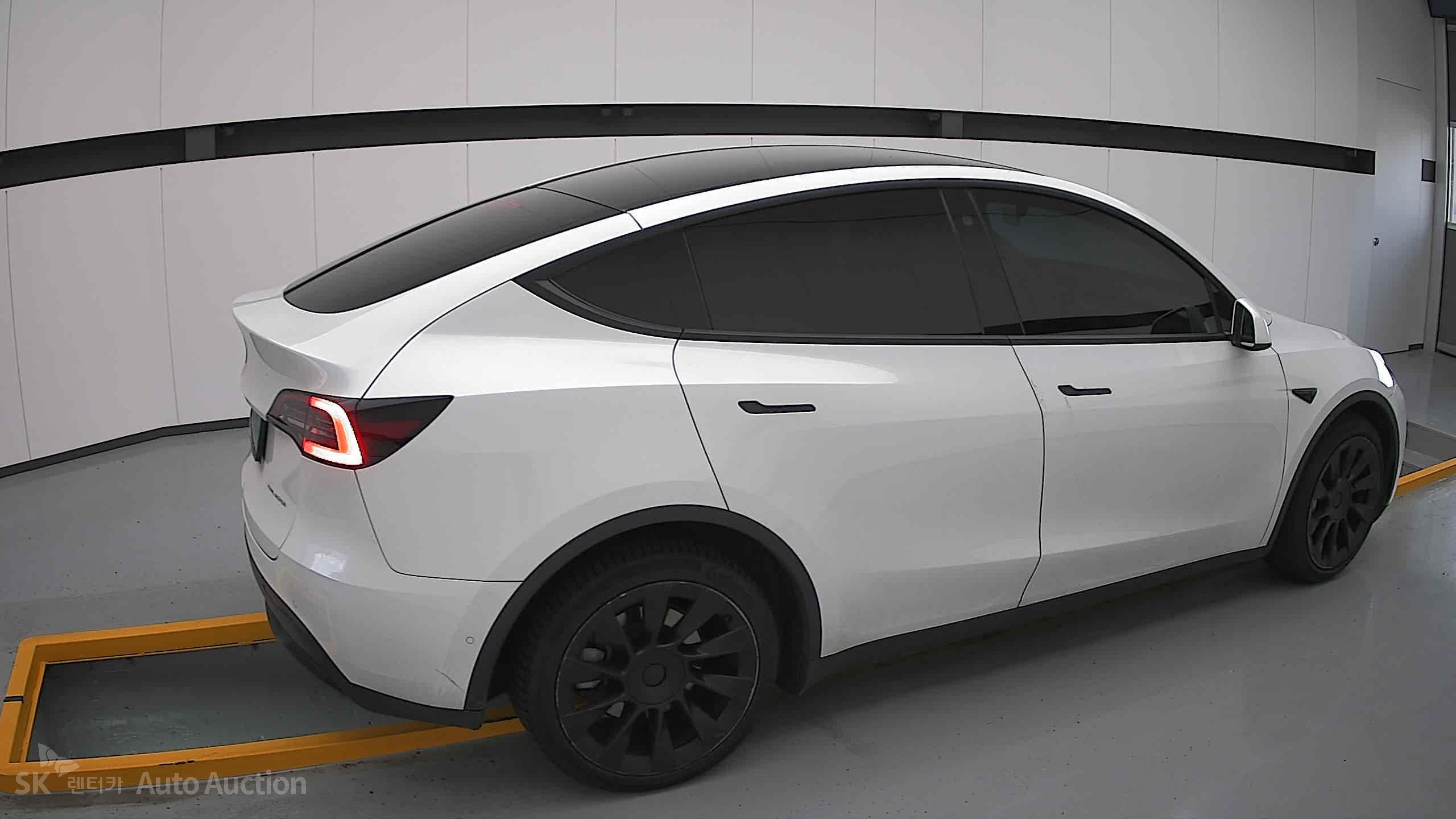 2022 - tesla model y