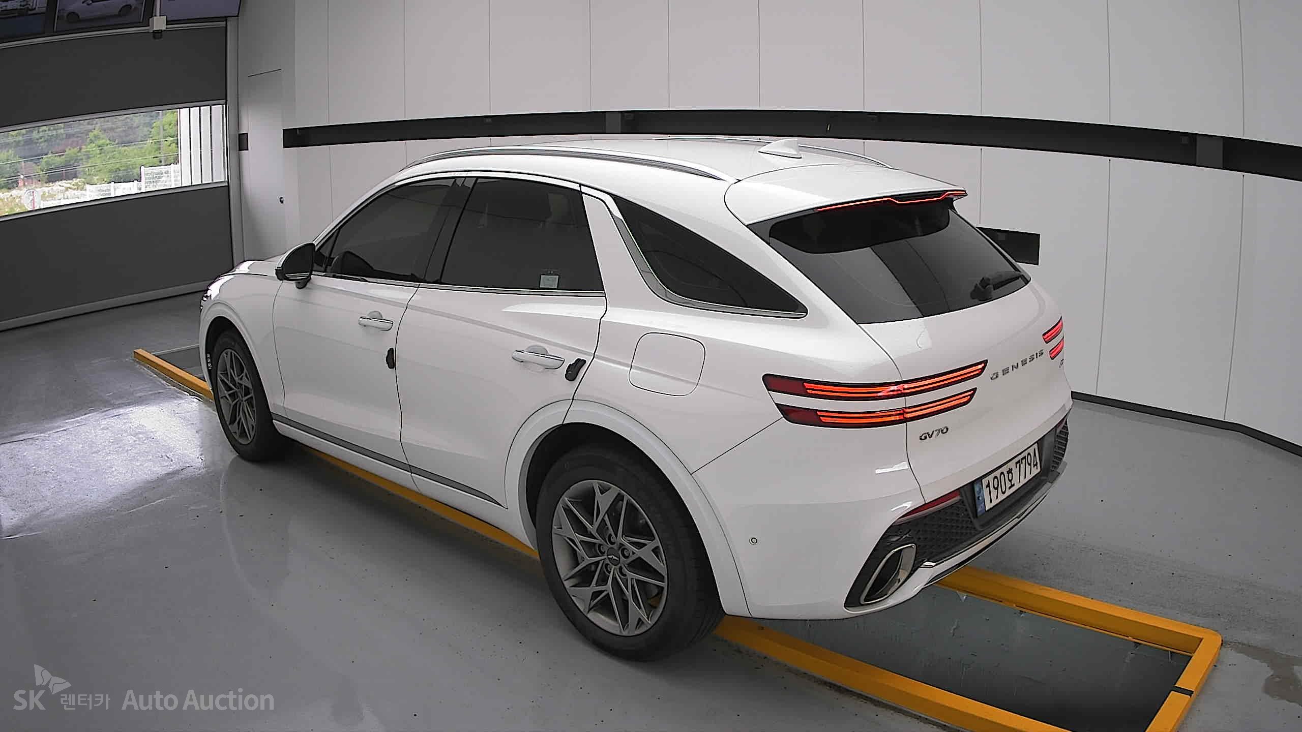 2023 - genesis gv70