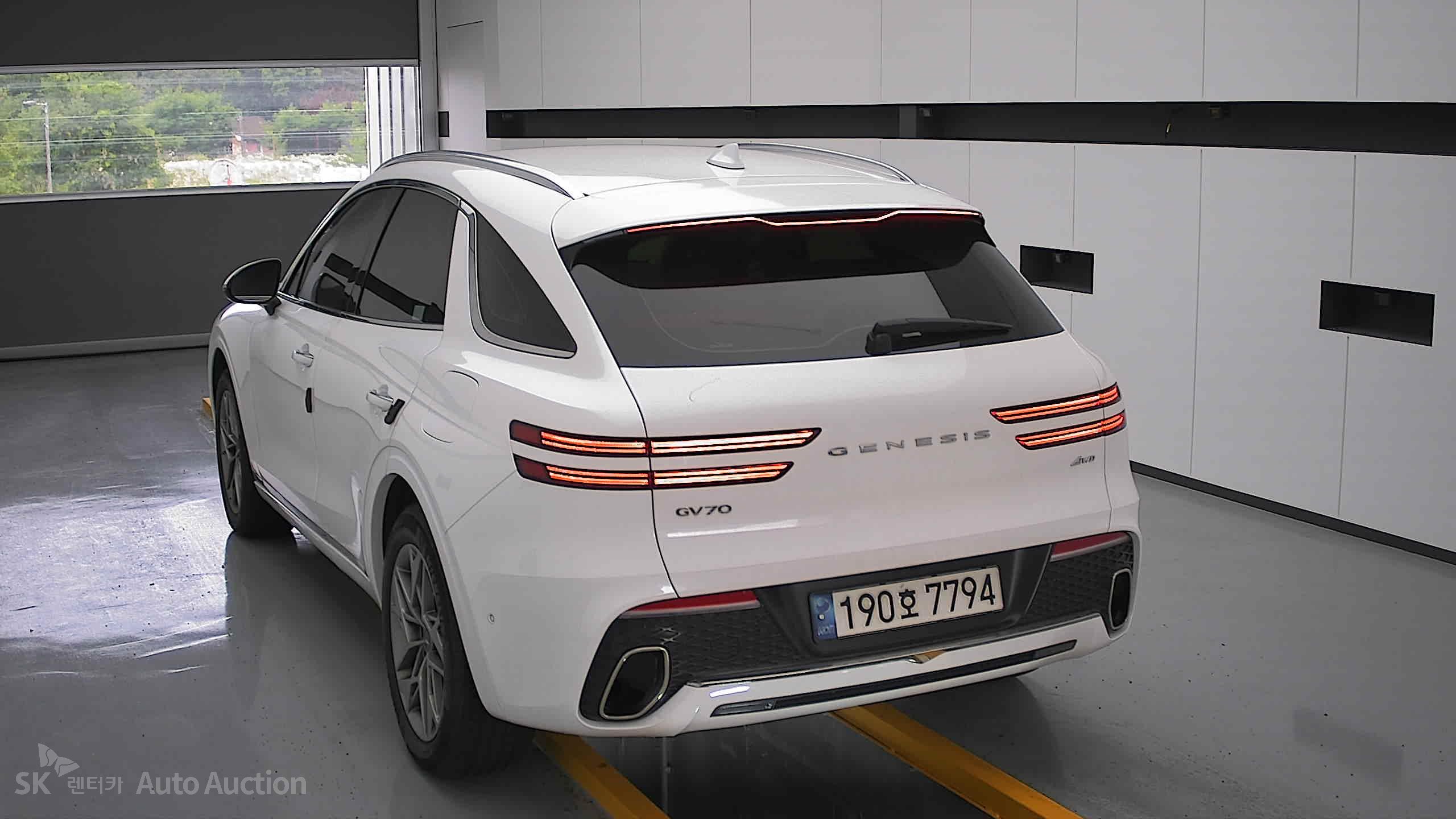 2023 - genesis gv70