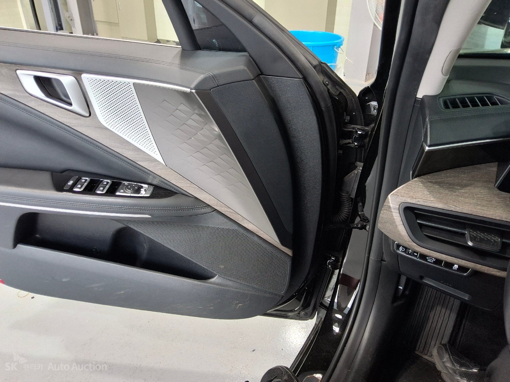 2023 - kia k8