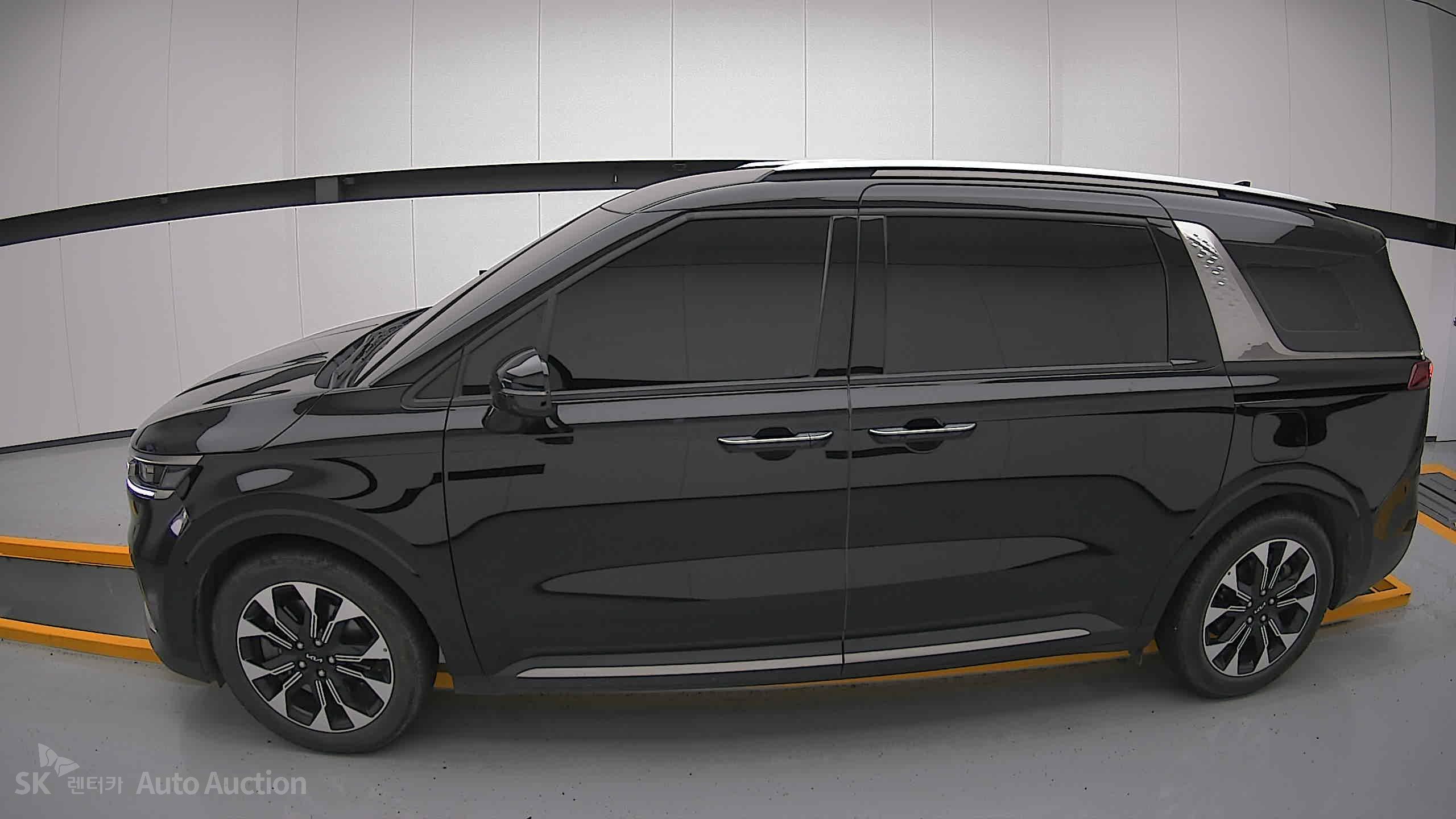 2023 - kia carnival