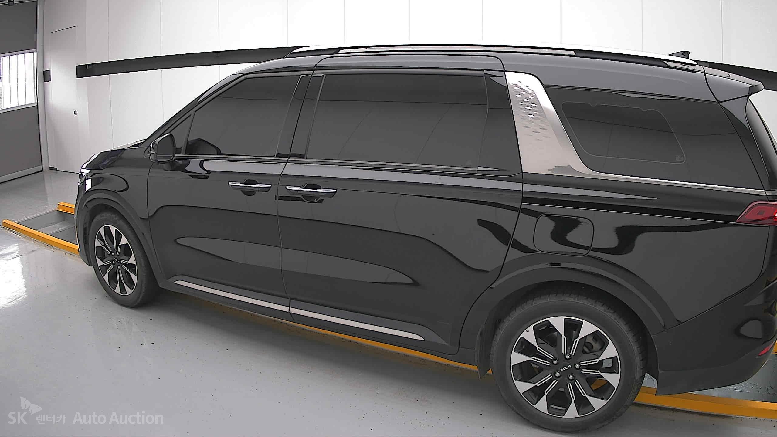 2023 - kia carnival