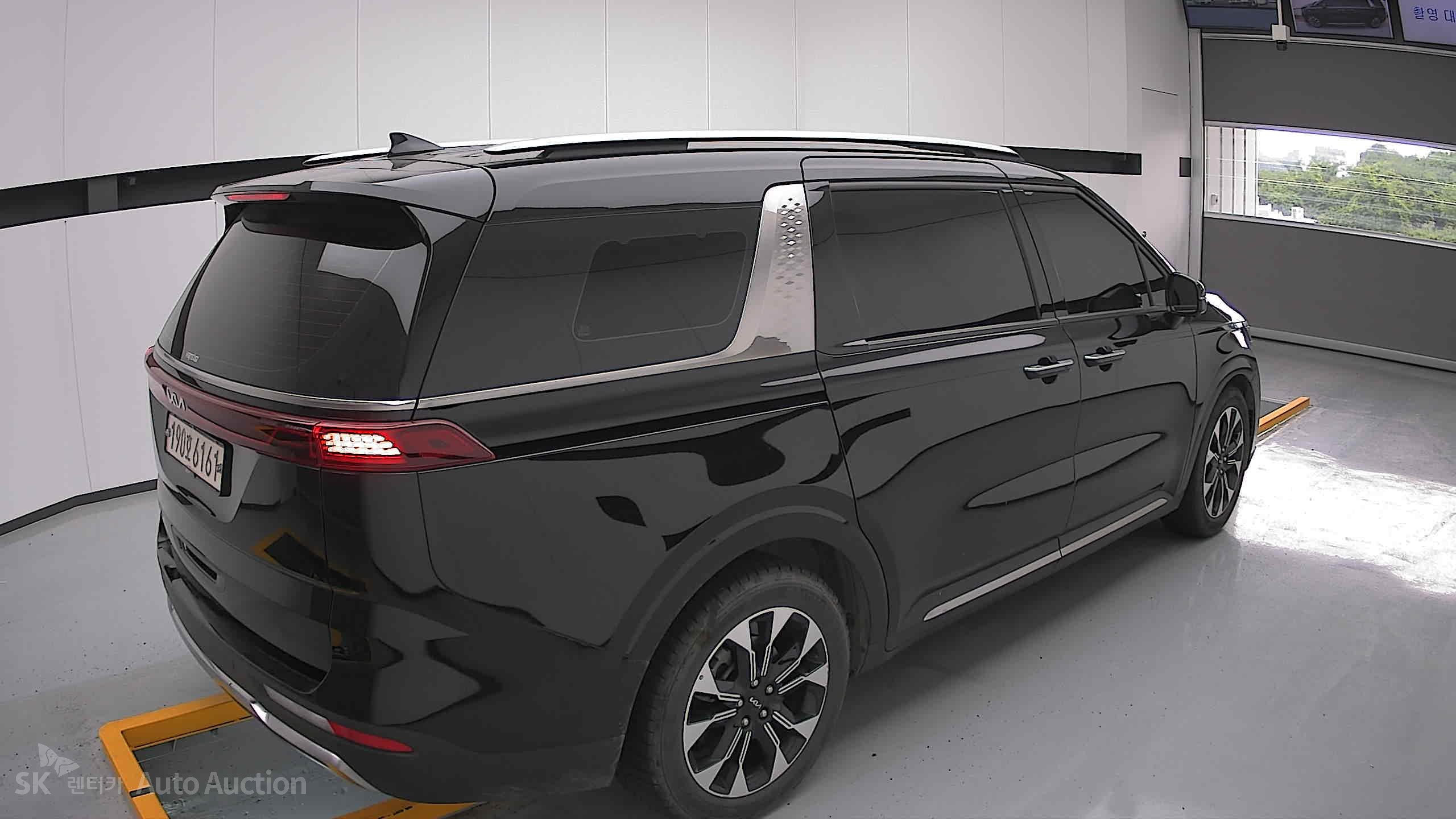 2023 - kia carnival