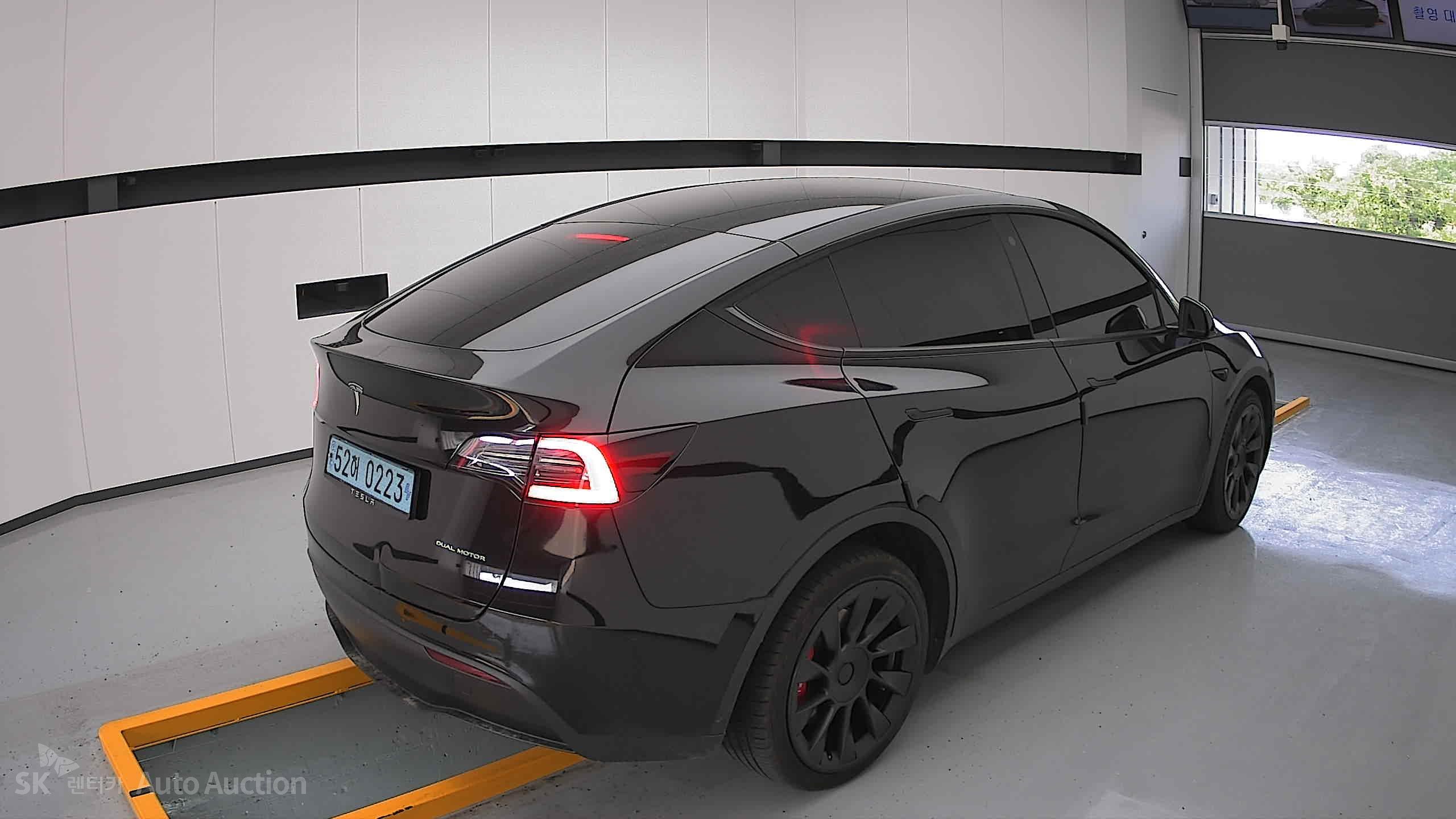 2022 - tesla model y