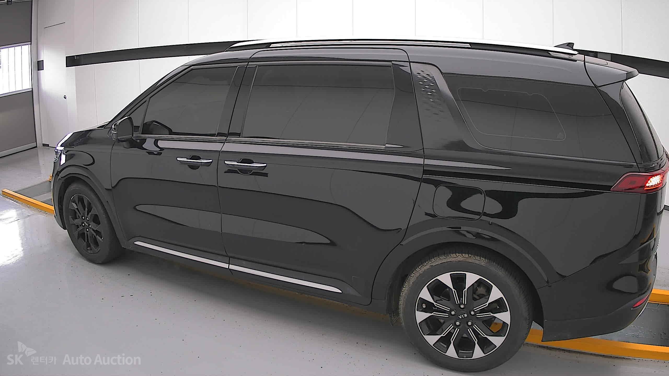 2021 - kia carnival