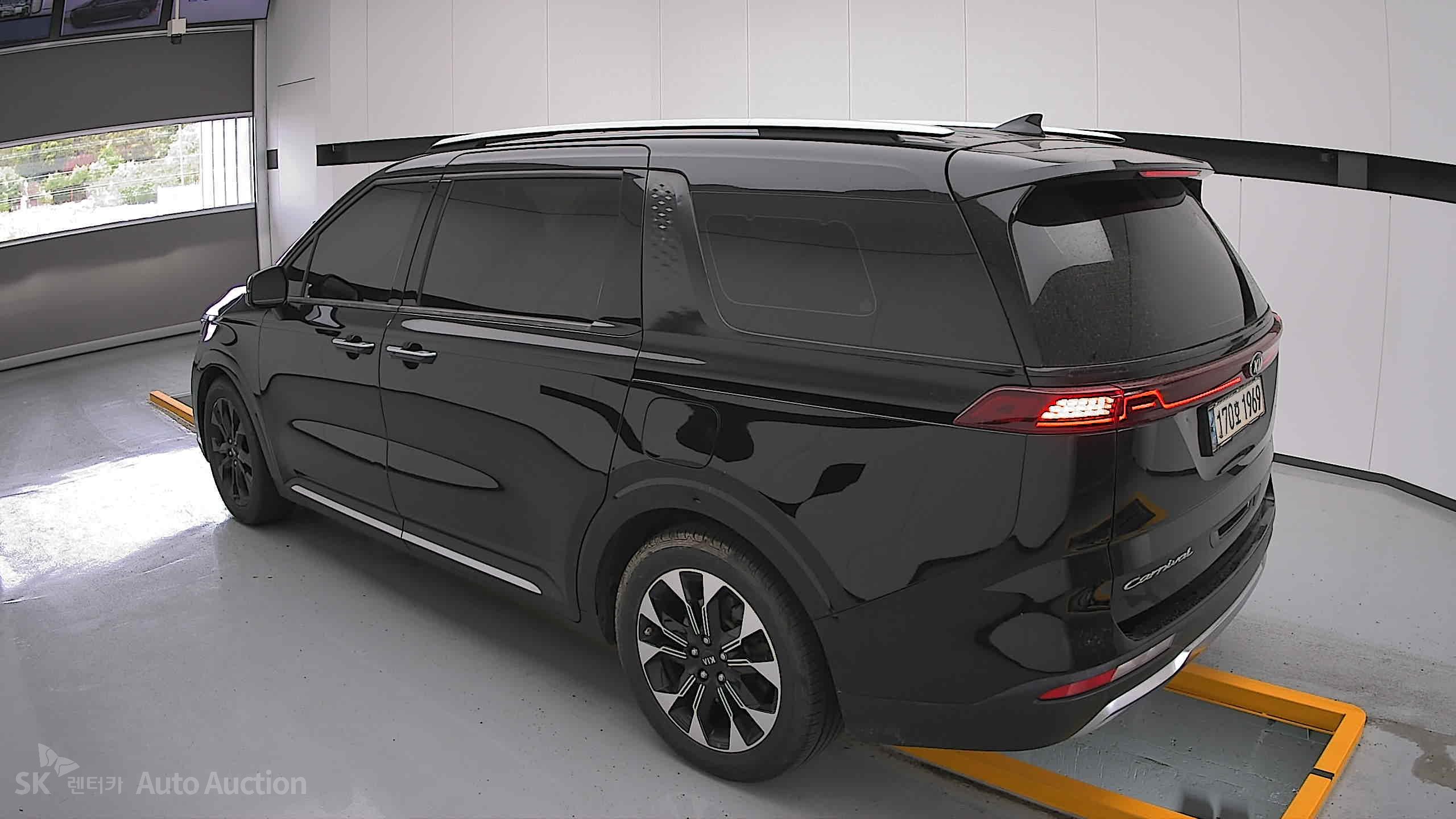 2021 - kia carnival