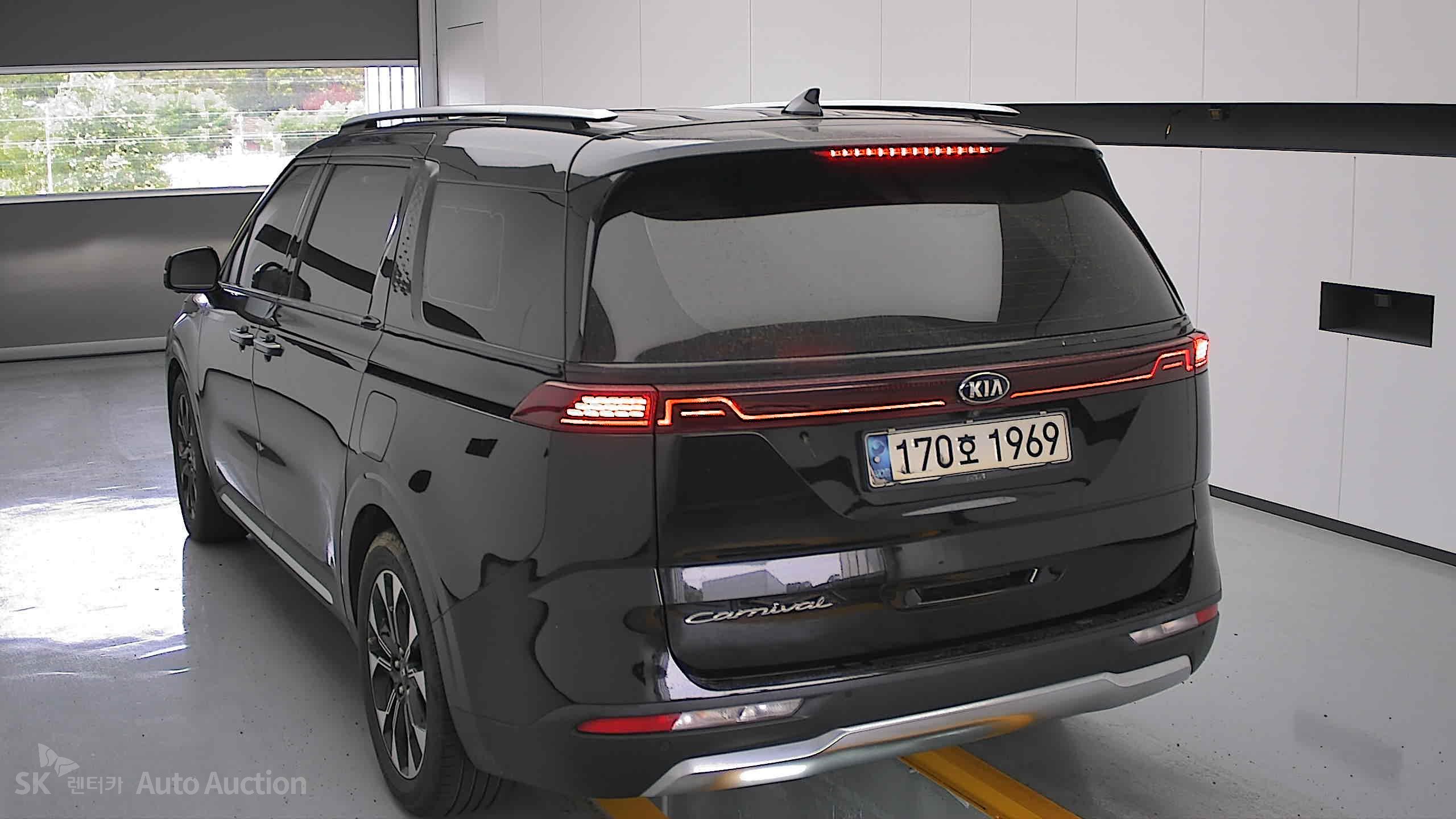 2021 - kia carnival