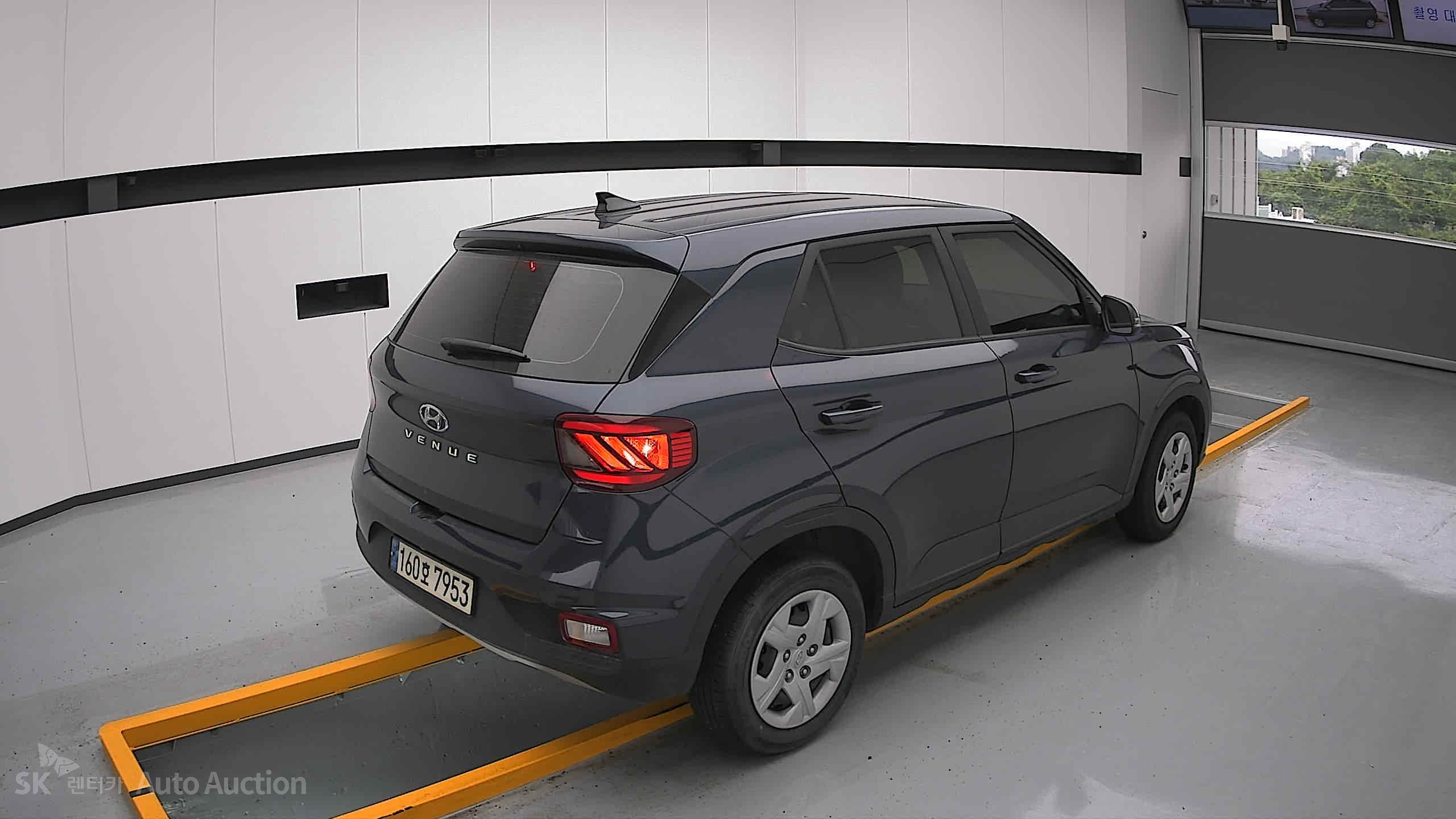 2021 - hyundai venue