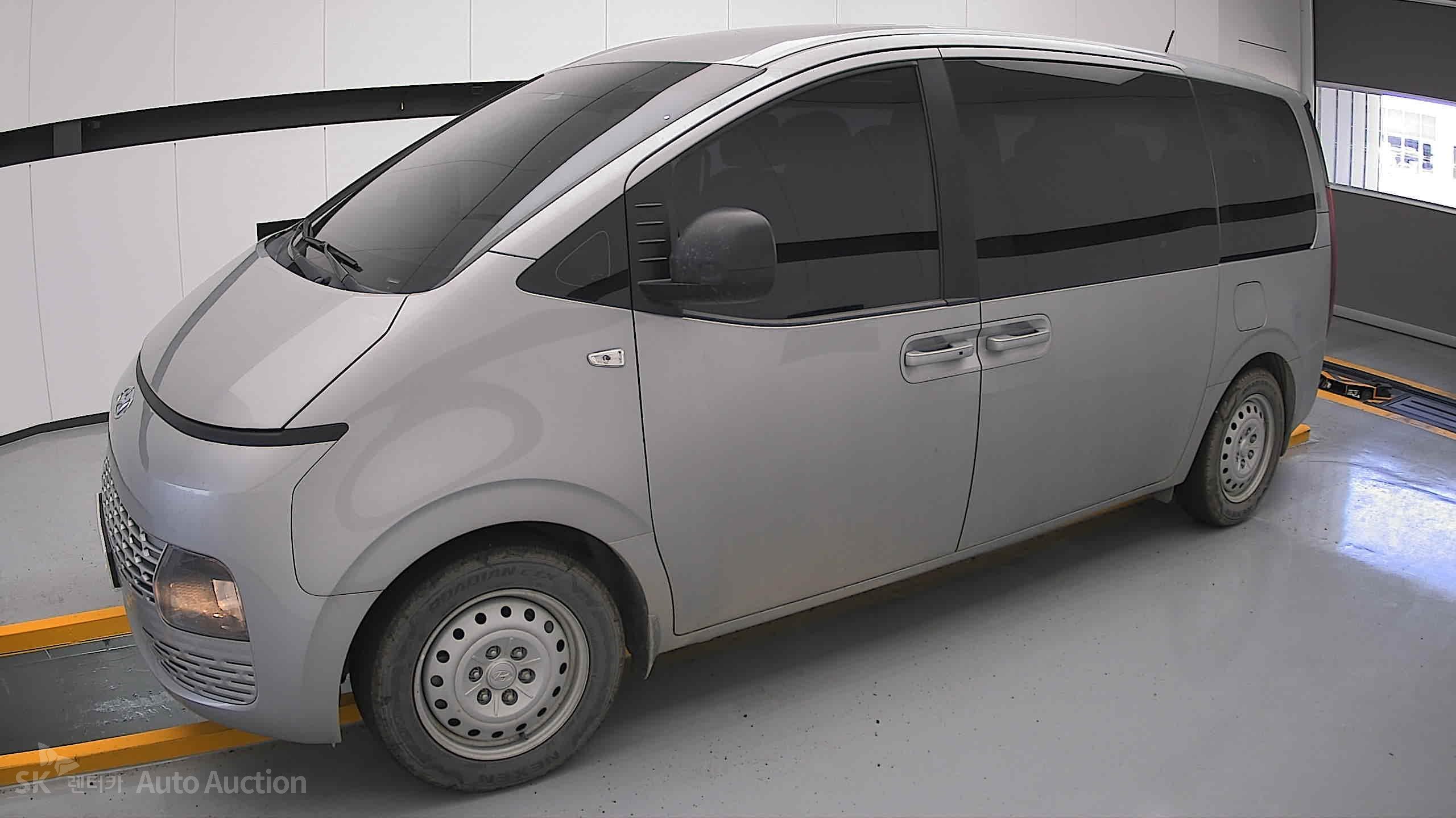 2022 - hyundai staria