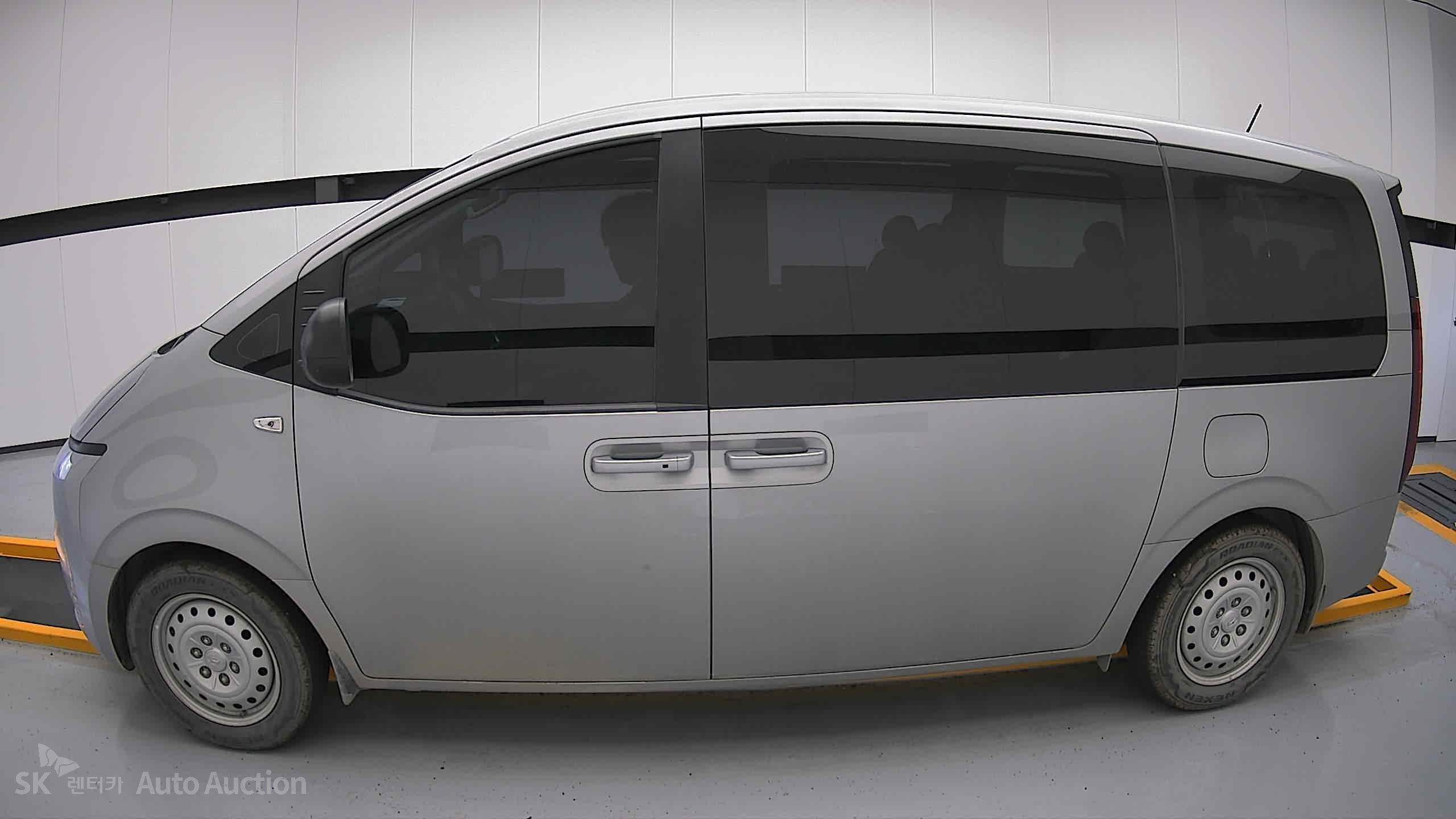 2022 - hyundai staria