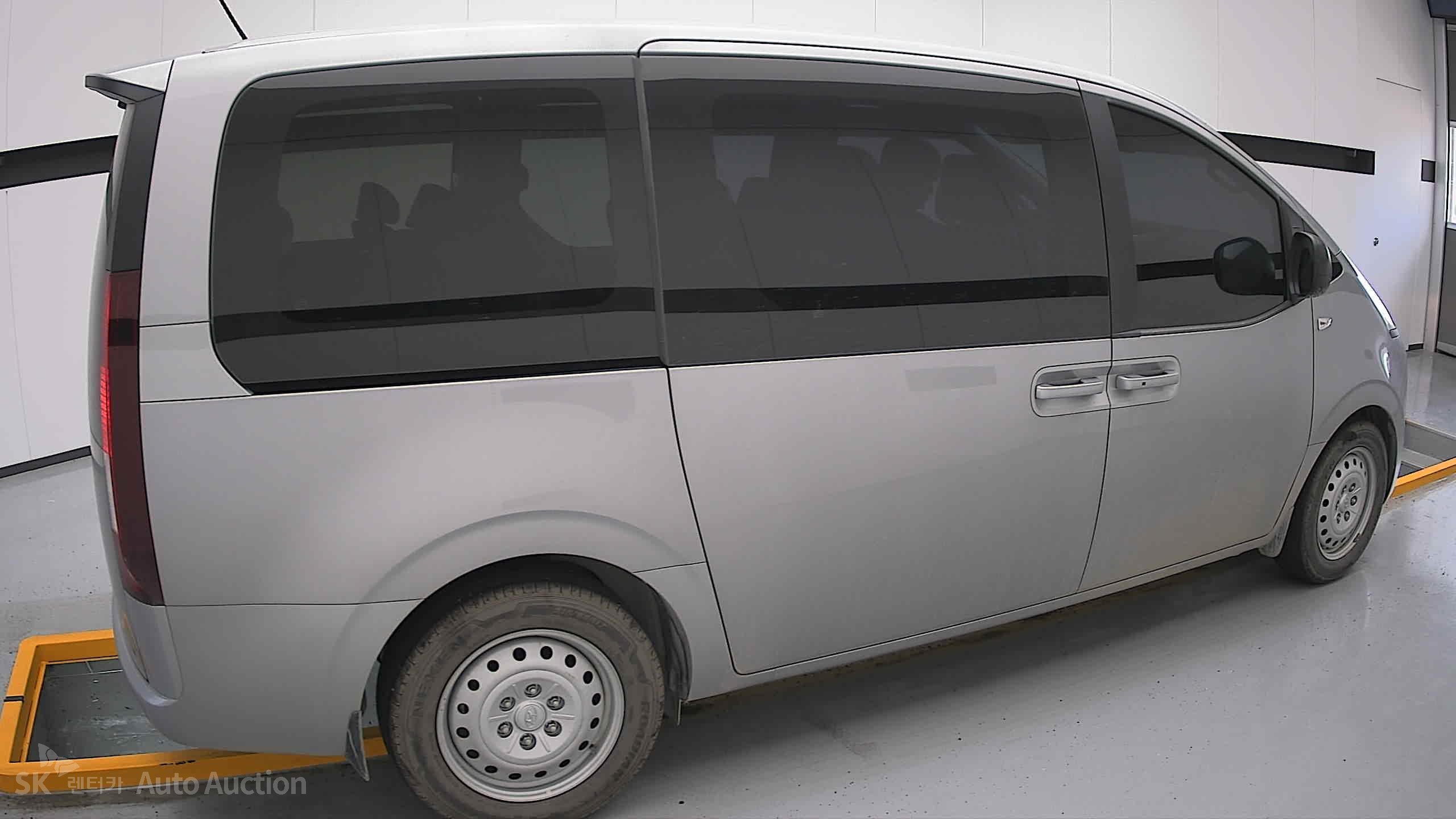 2022 - hyundai staria