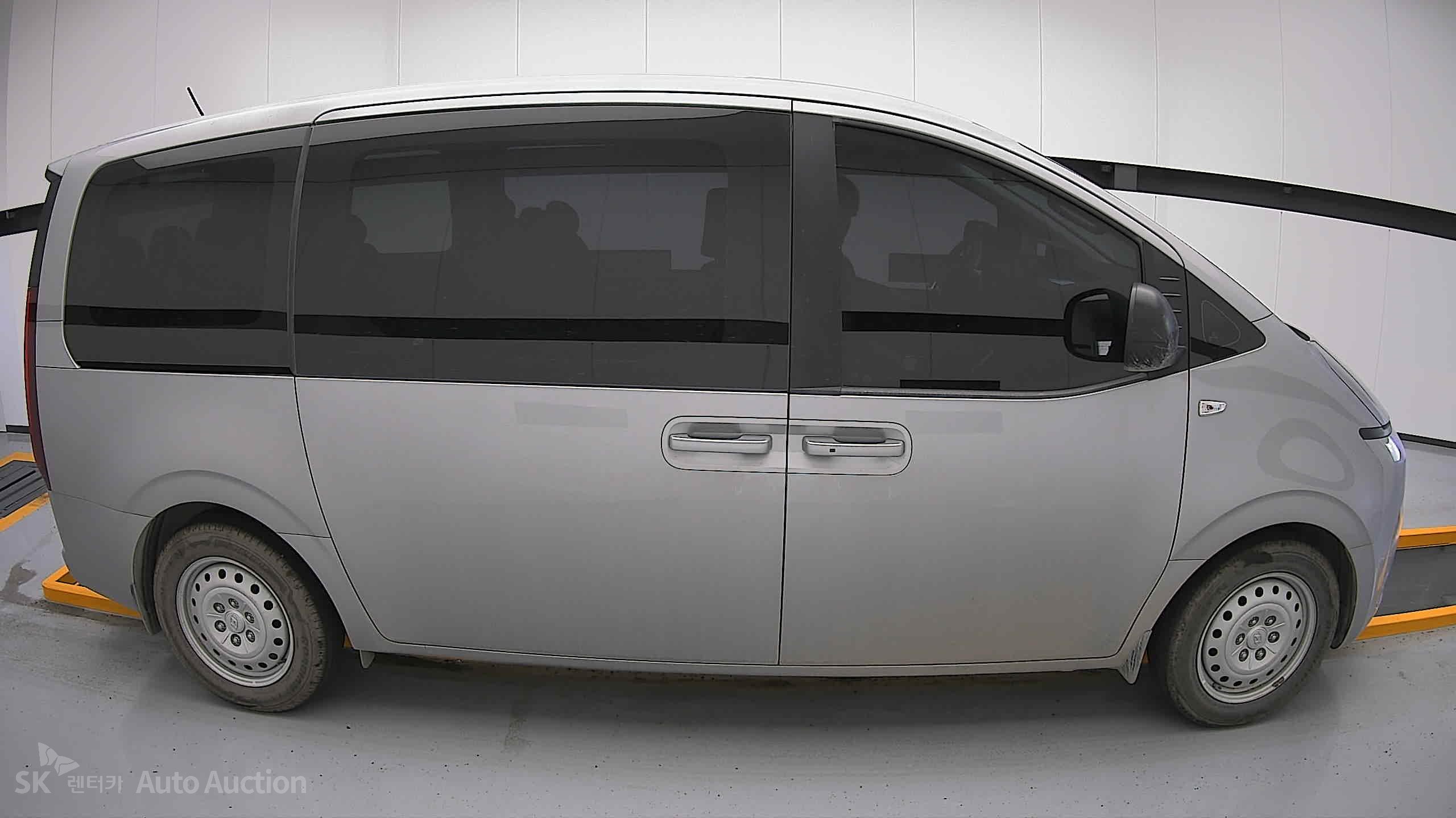 2022 - hyundai staria