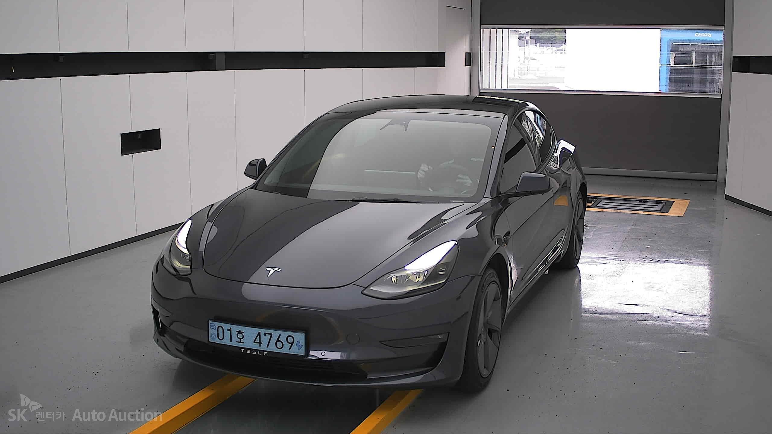 2022 - tesla model 3