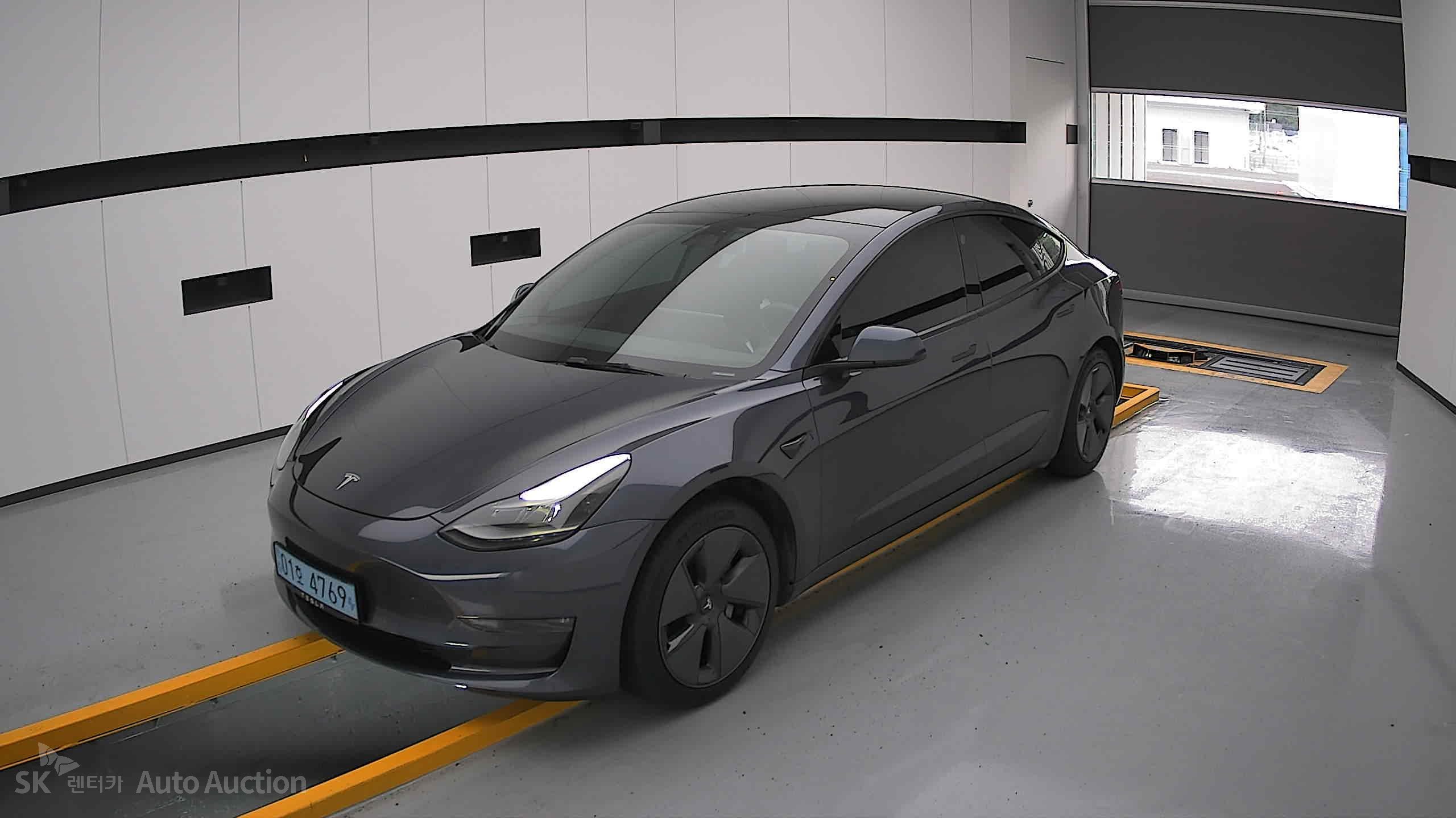 2022 - tesla model 3