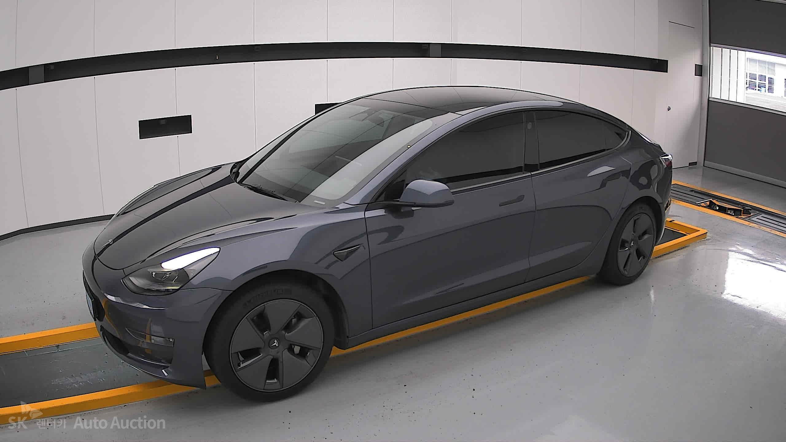 2022 - tesla model 3