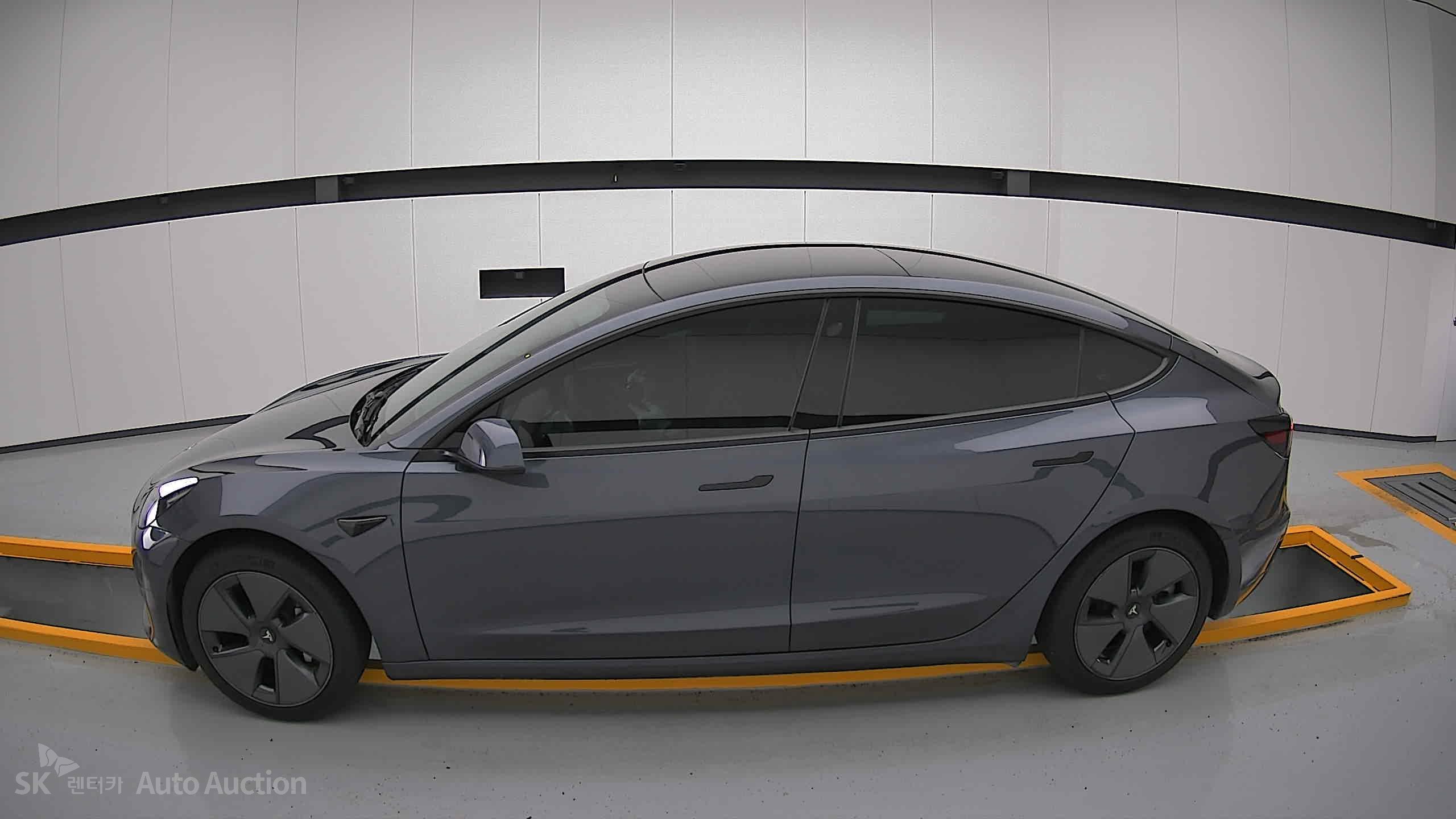 2022 - tesla model 3