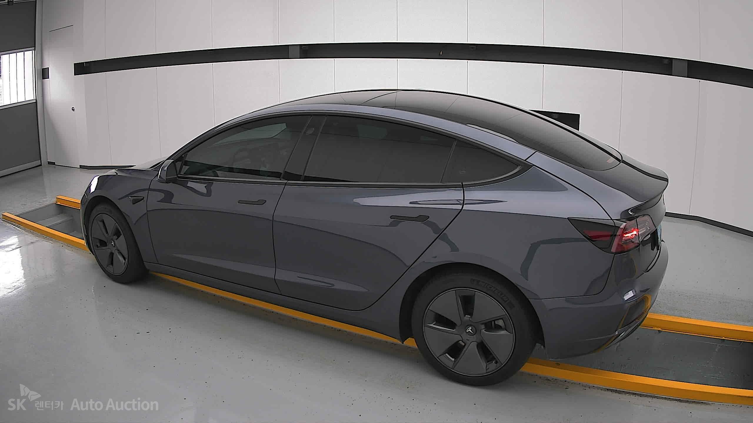 2022 - tesla model 3