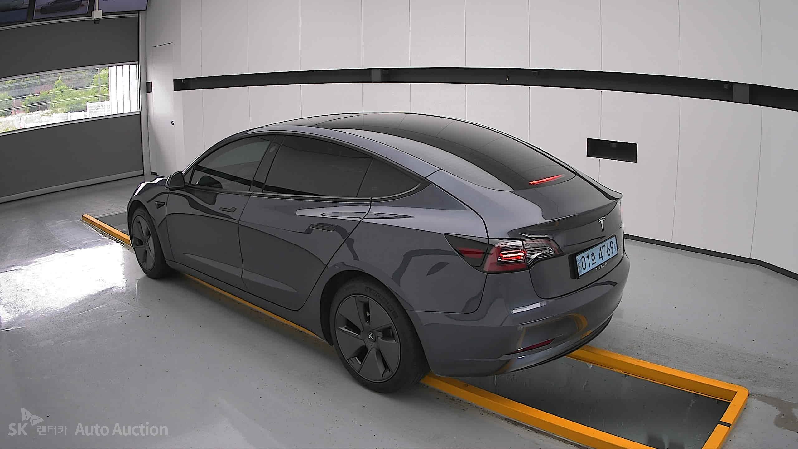 2022 - tesla model 3