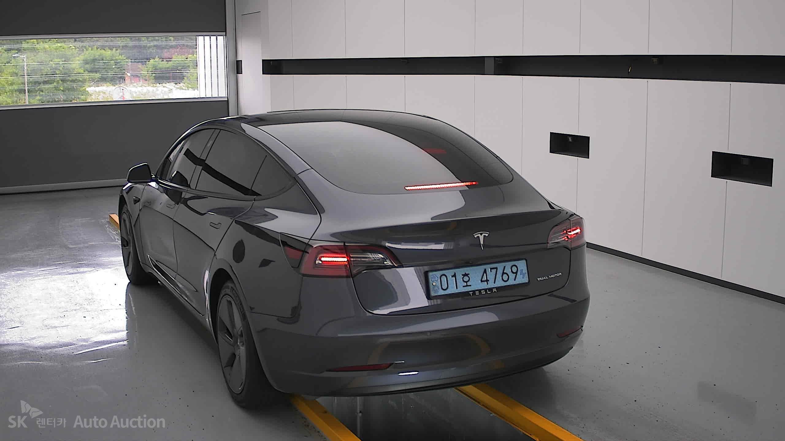2022 - tesla model 3