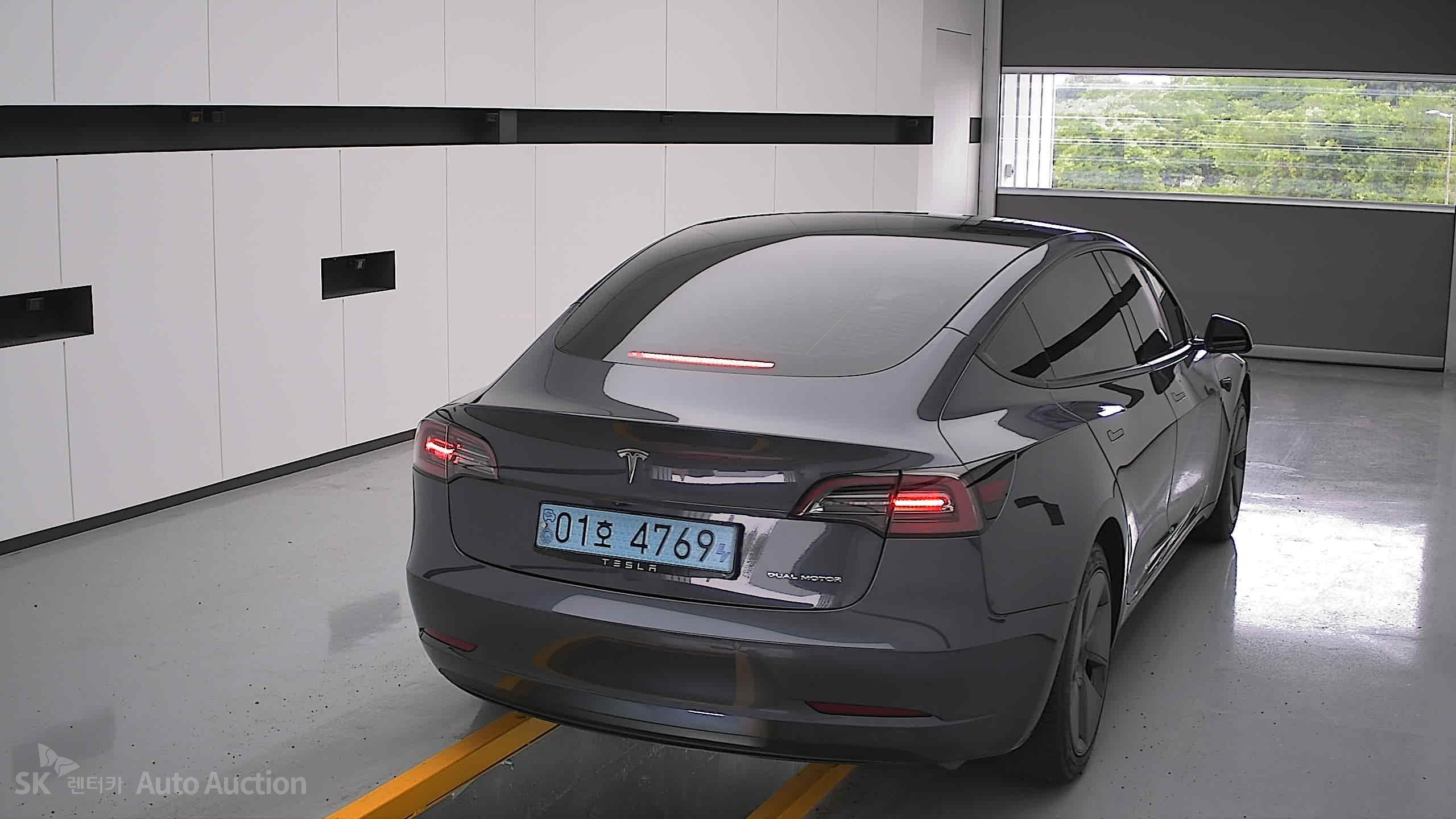 2022 - tesla model 3