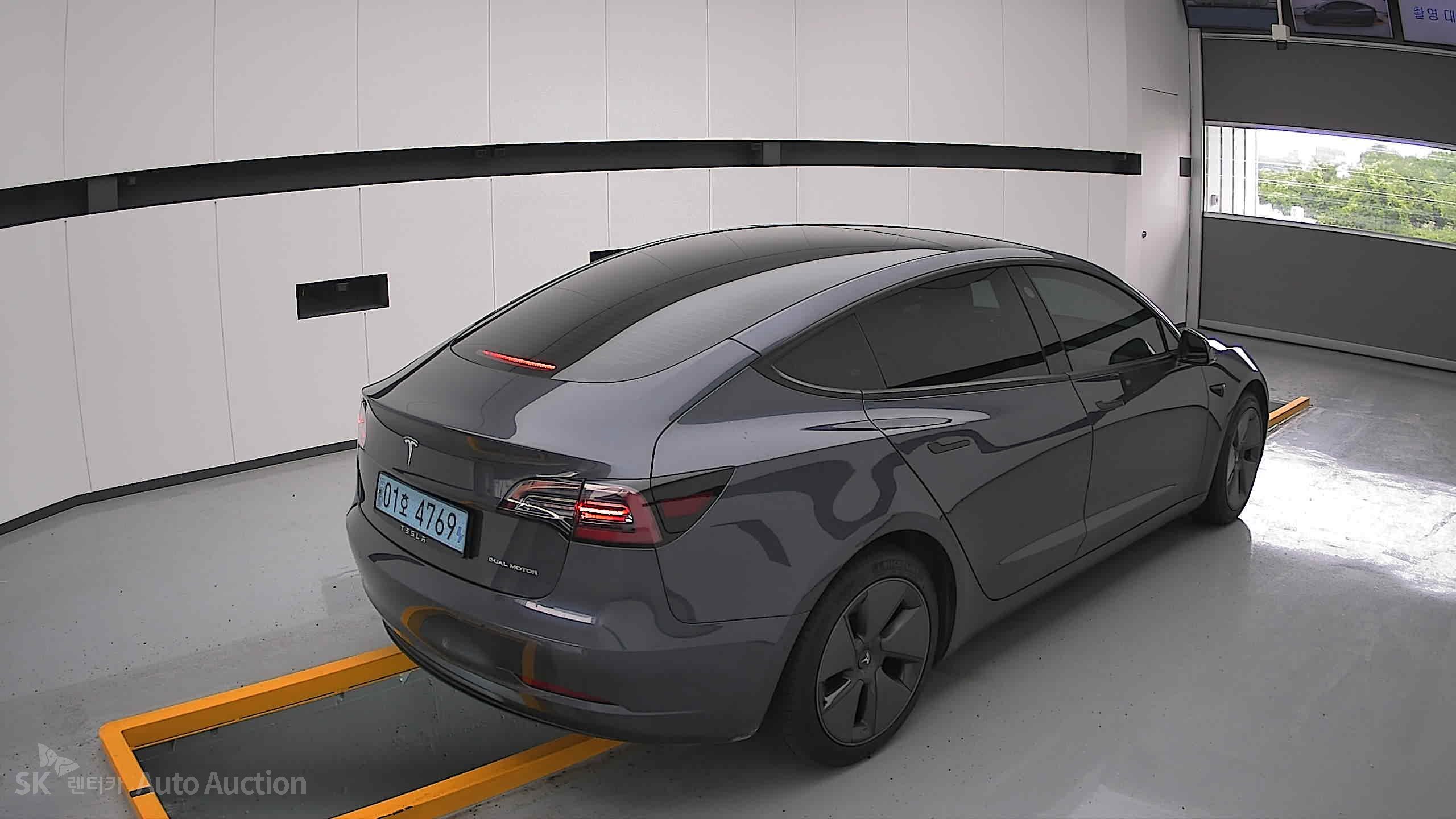 2022 - tesla model 3