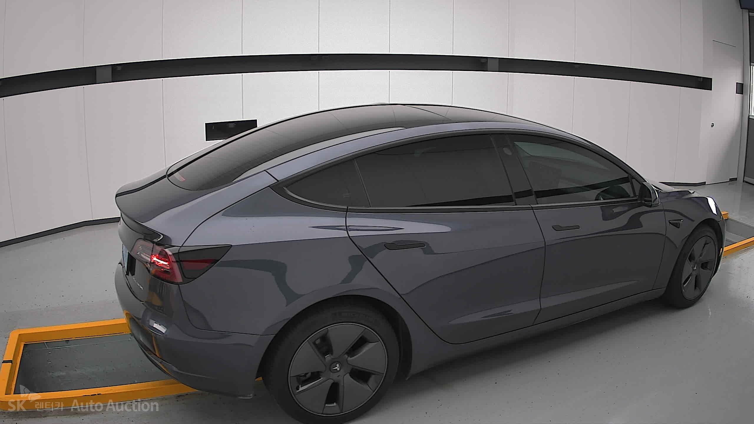 2022 - tesla model 3