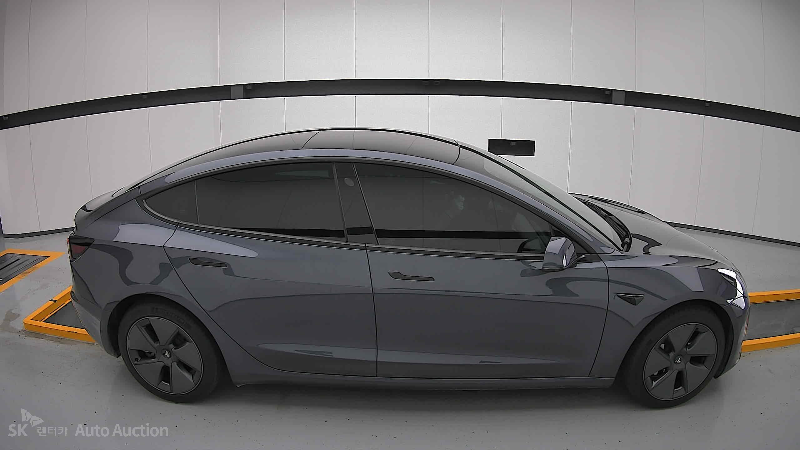 2022 - tesla model 3