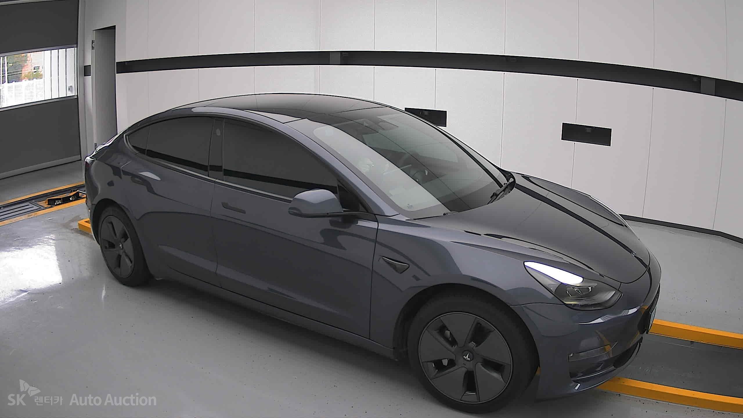 2022 - tesla model 3