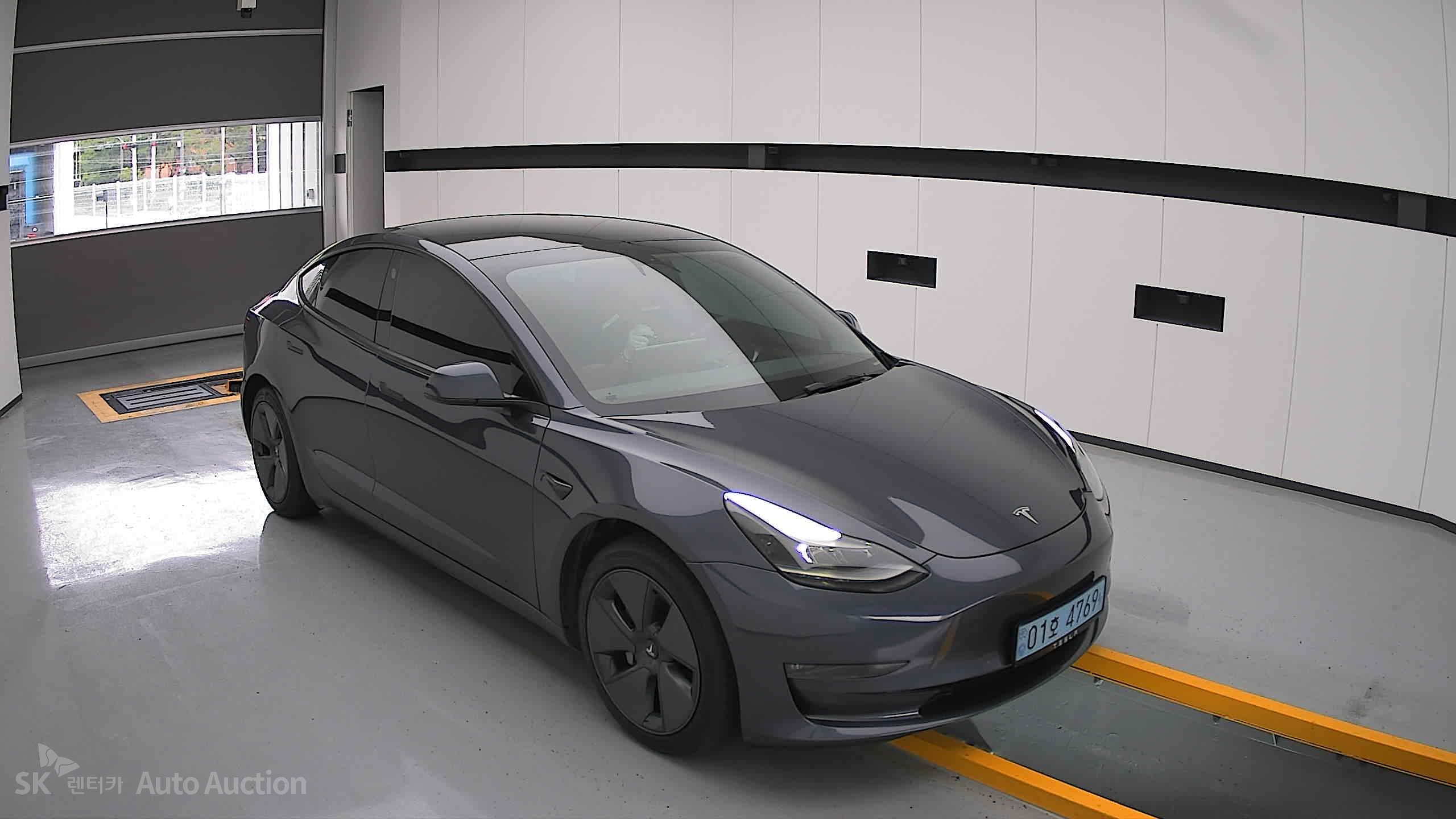 2022 - tesla model 3