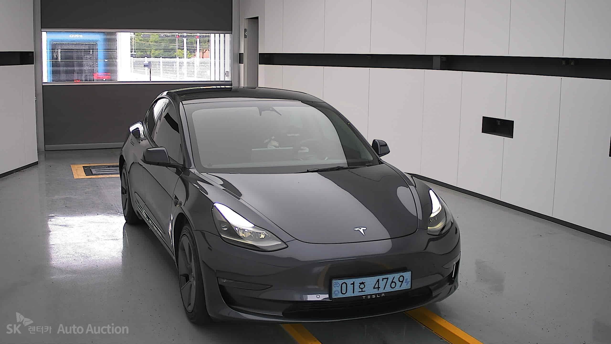 2022 - tesla model 3