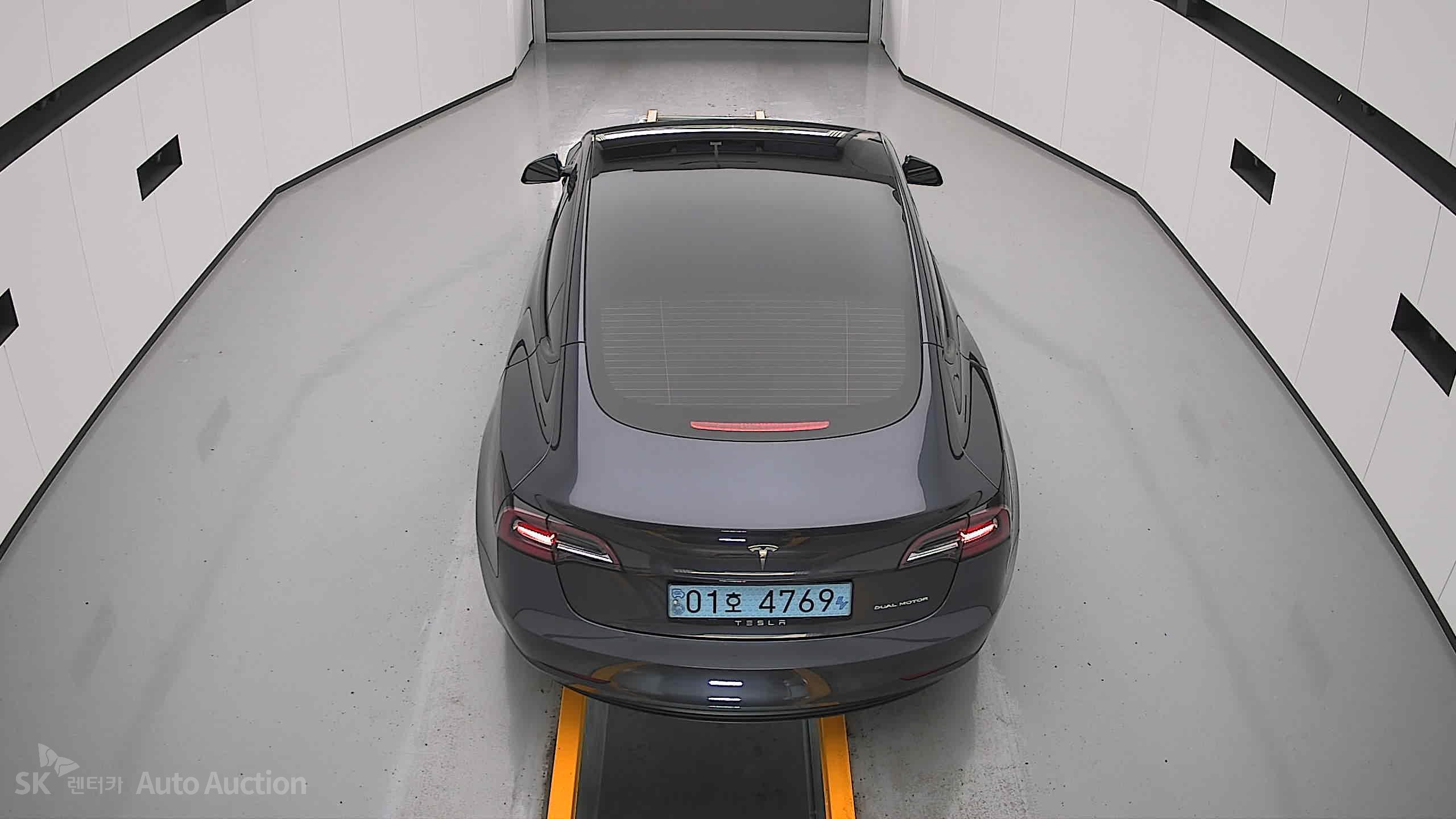 2022 - tesla model 3