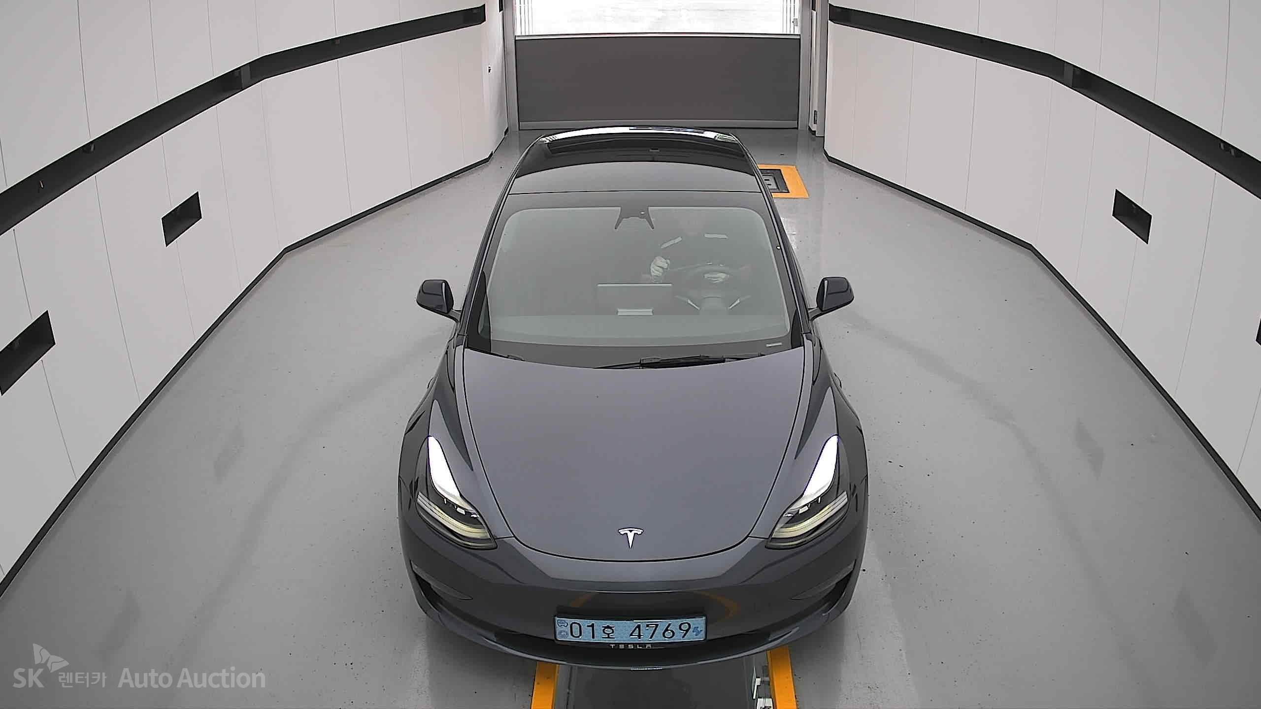 2022 - tesla model 3